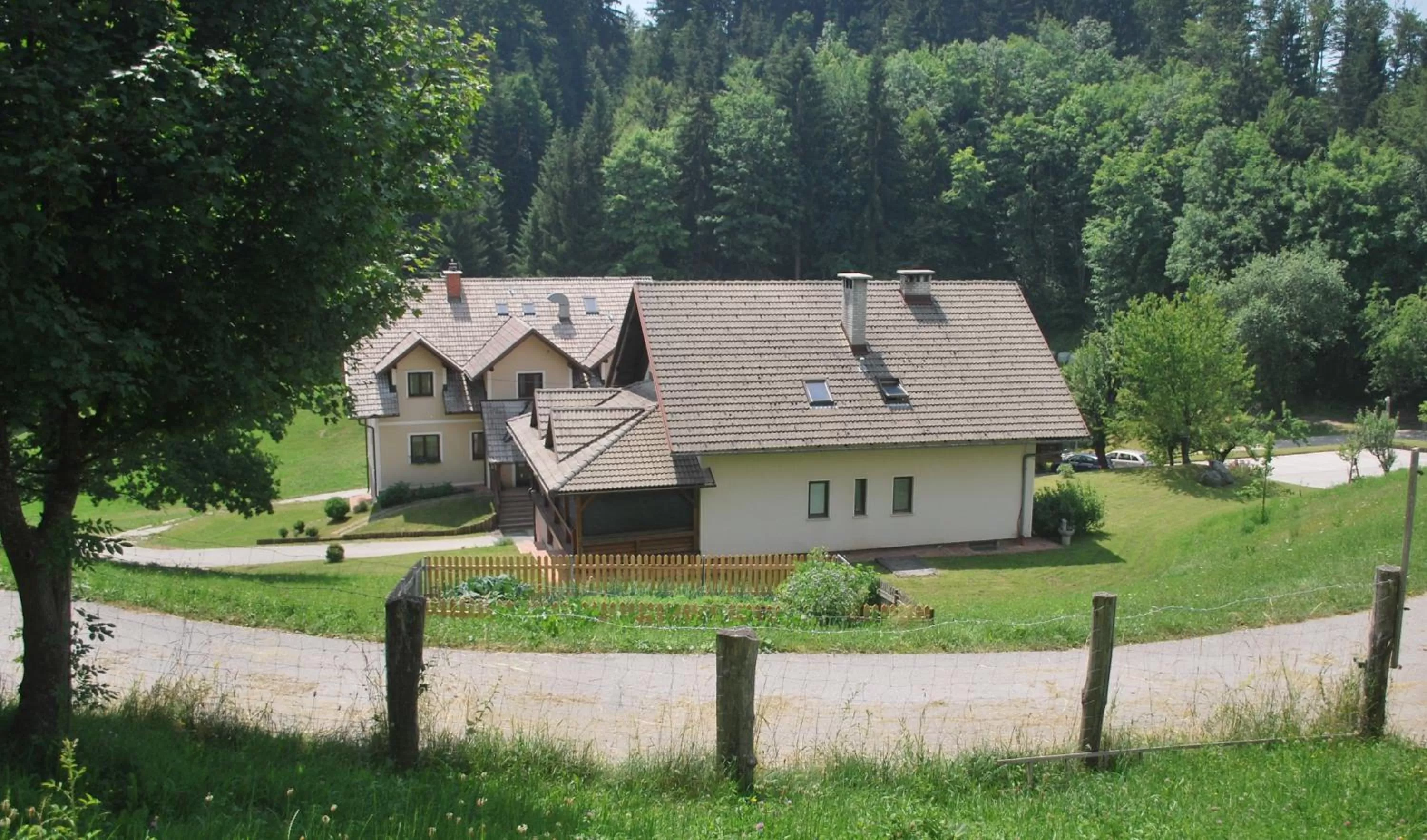 Neighbourhood, Property Building in Tourist Farm Pr'Dovar