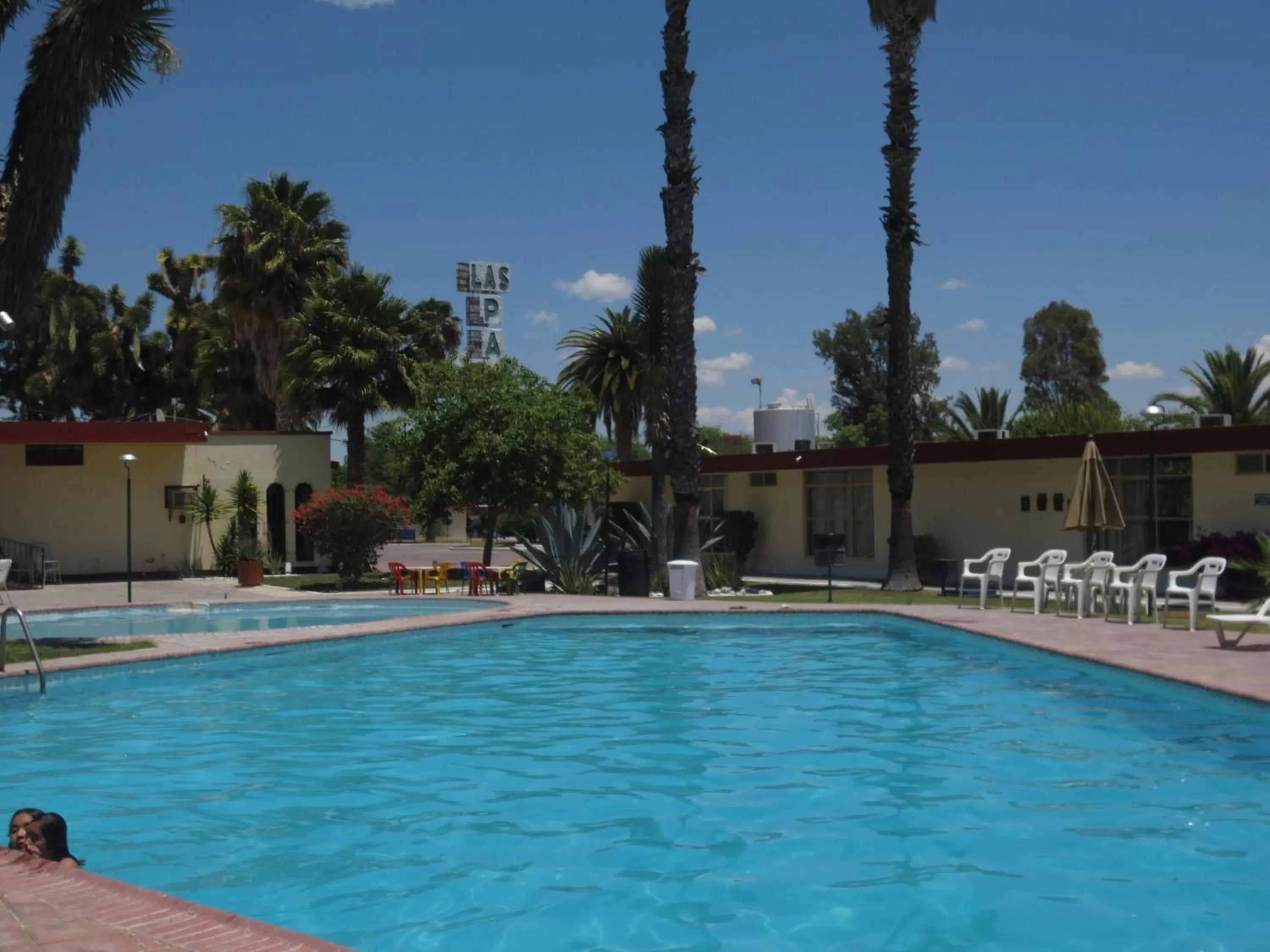 Day in Hotel Las Palmas Midway Inn