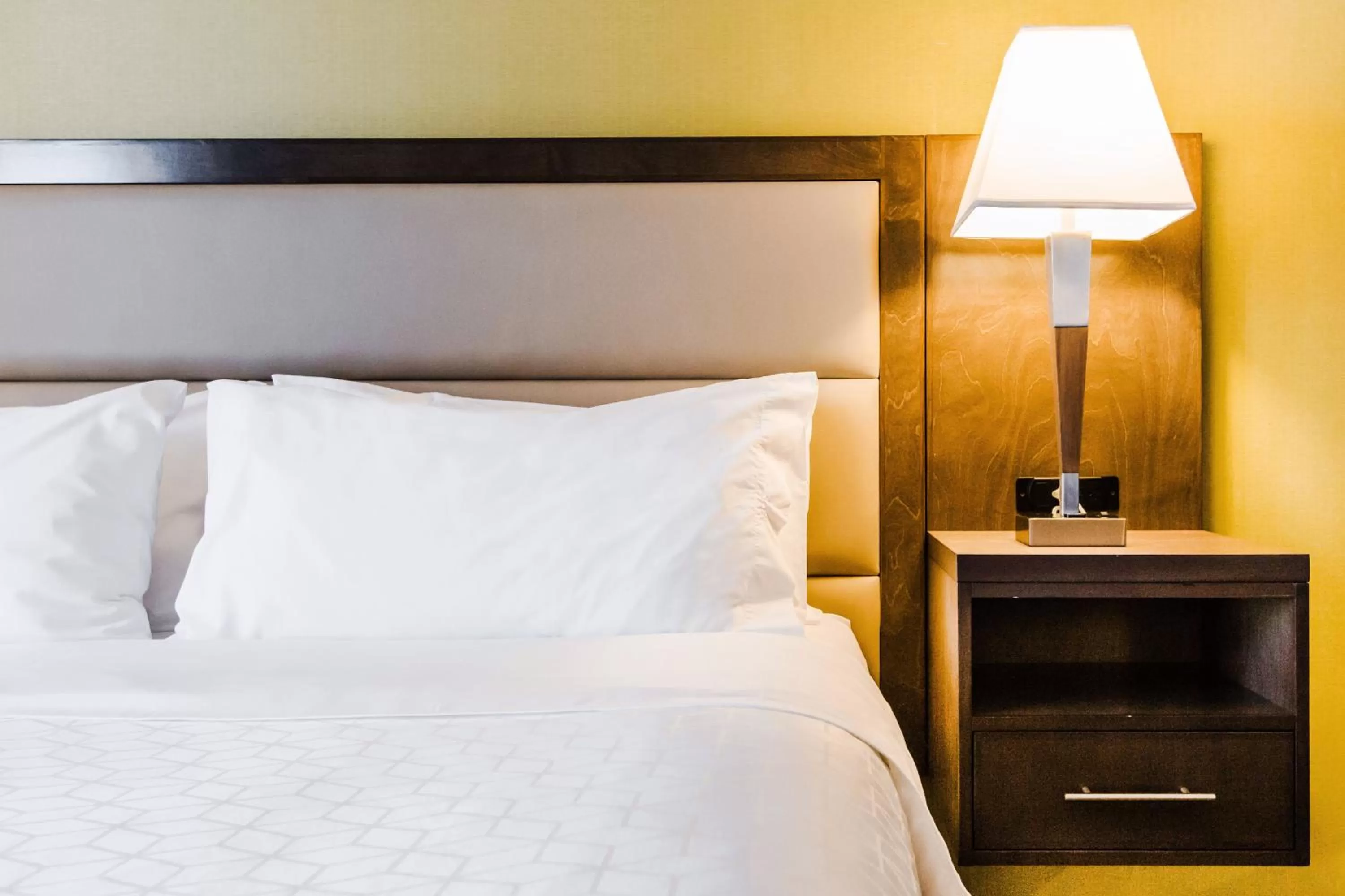 Photo of the whole room, Bed in Candlewood Suites West Edmonton - Mall Area by IHG