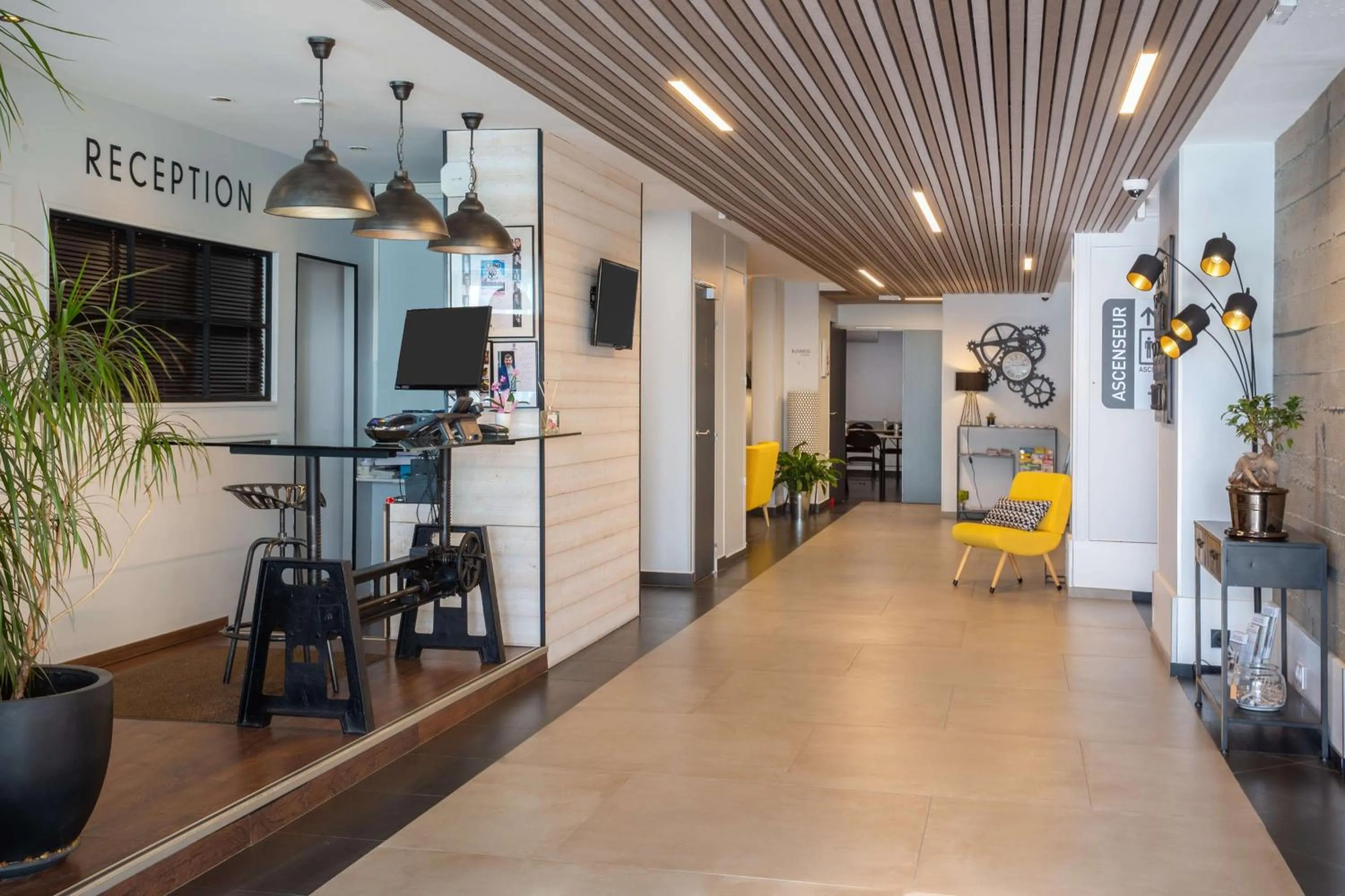 Lobby or reception in Best Western Plus Hotel Canet-Plage