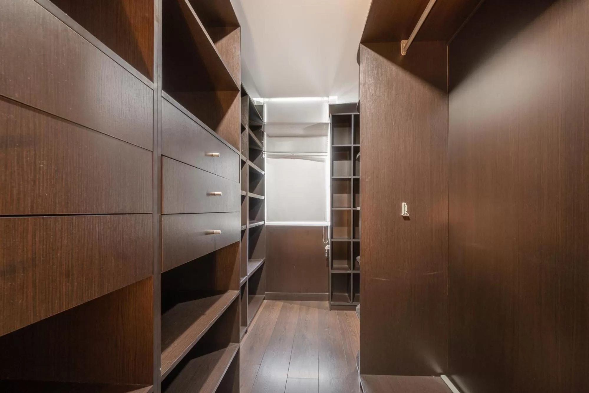 wardrobe in Apartamentos Poblado Alejandría by HOUSY HOST