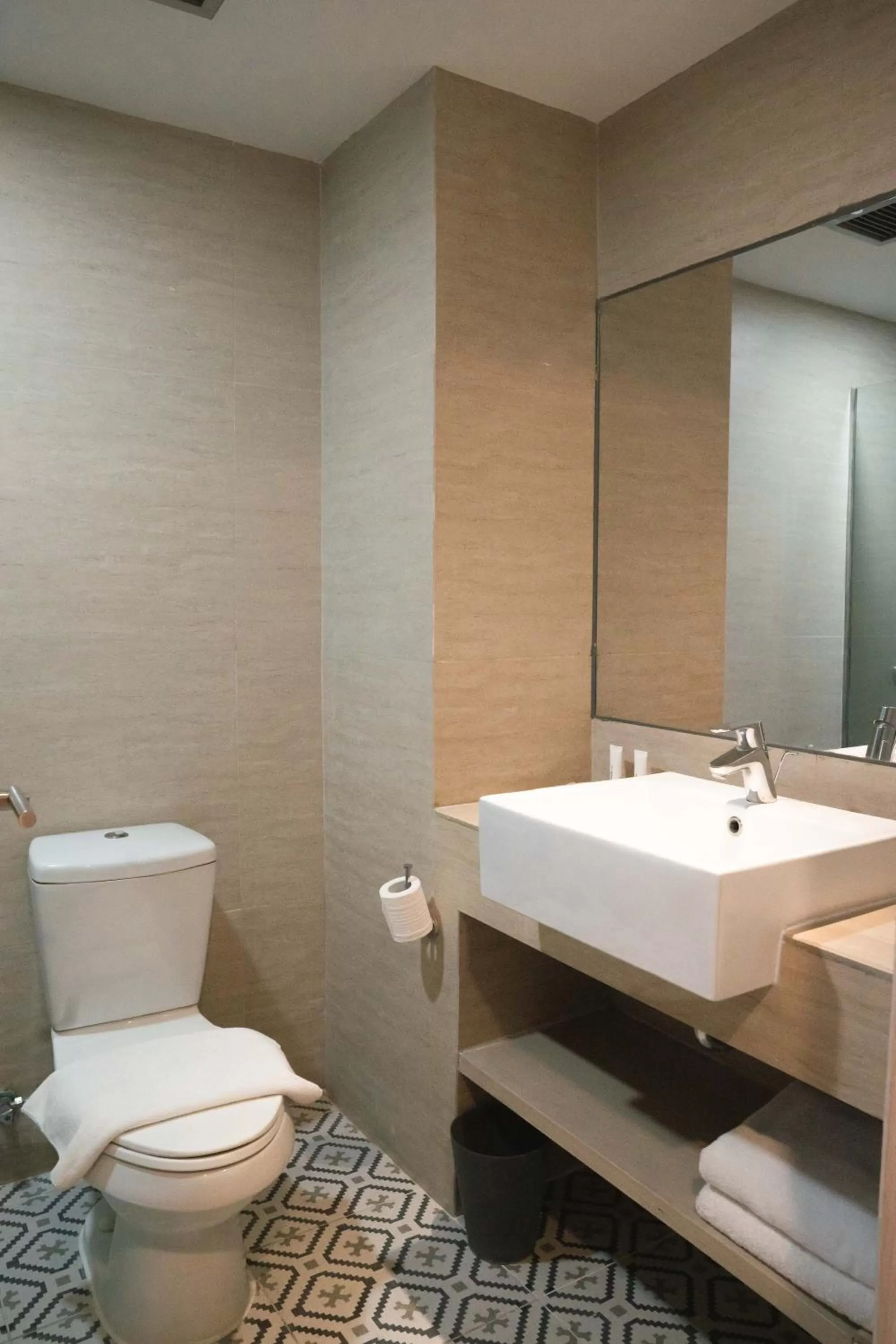 Bathroom in ROOMS INC d'botanica Bandung