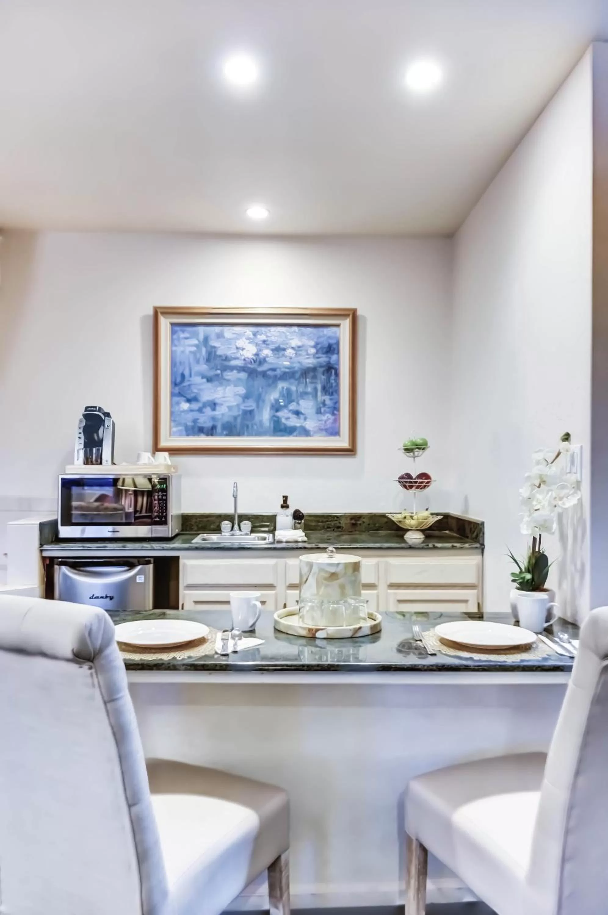 Kitchen or kitchenette in Forest Villas Hotel