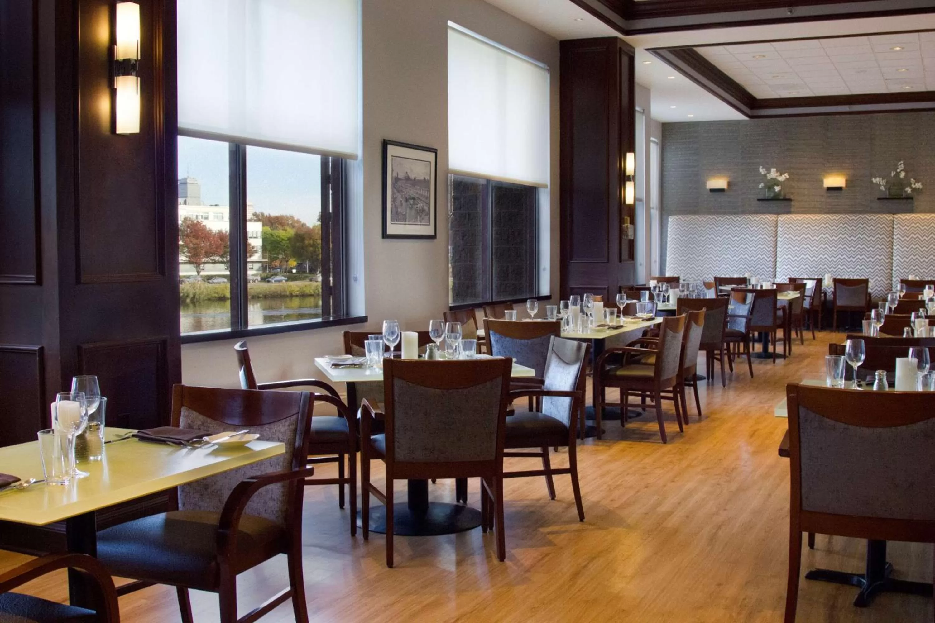 Restaurant/places to eat in DoubleTree Suites by Hilton Hotel Boston - Cambridge
