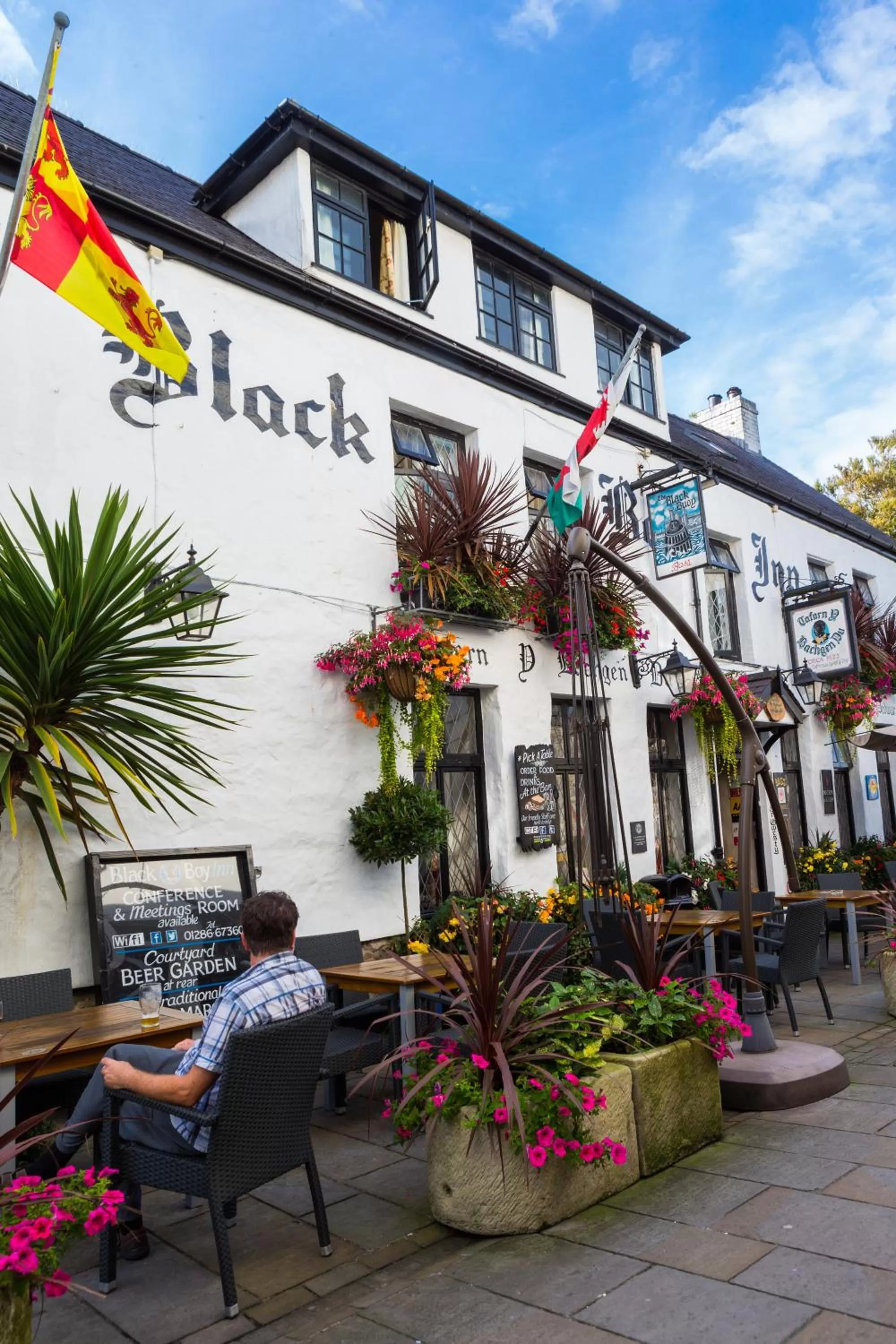 Facade/entrance in The Black Boy Inn
