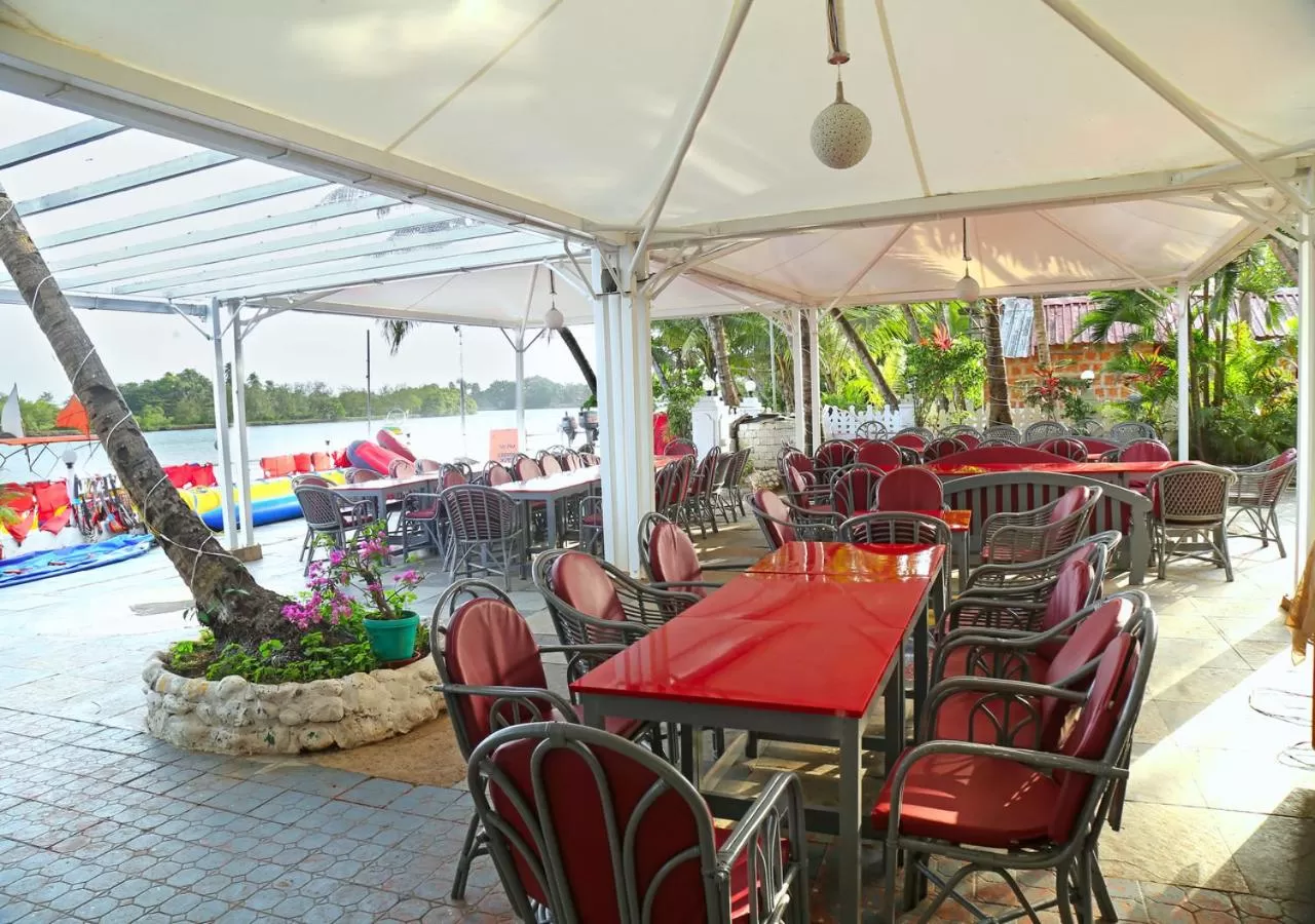 Restaurant/Places to Eat in M aples Jacks Place