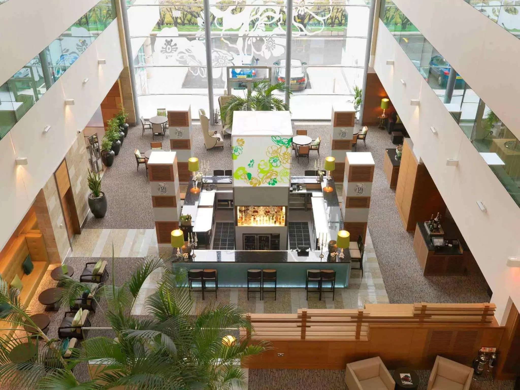 Lounge or bar in Sofitel London Heathrow