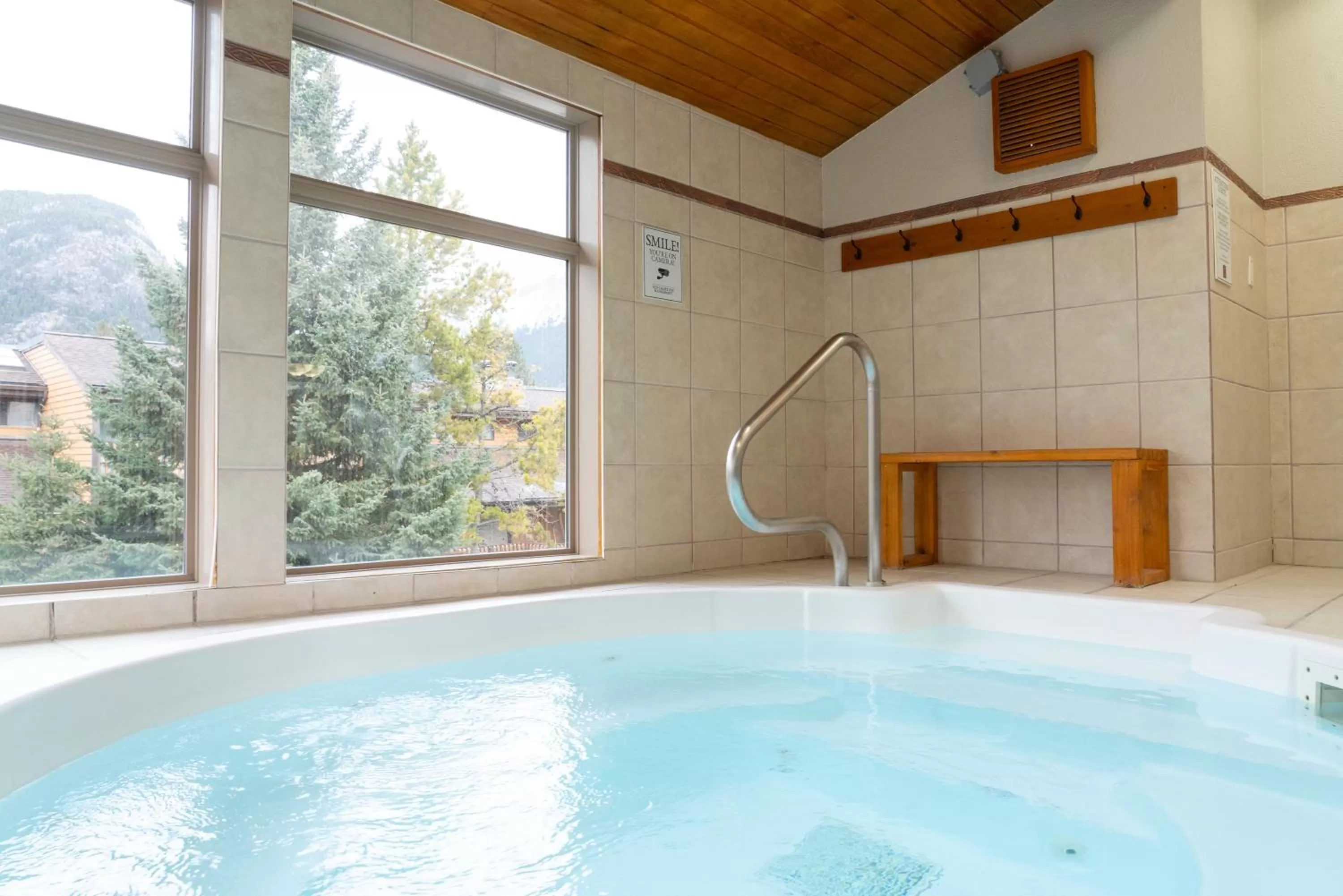 Hot Tub in Red Carpet Inn