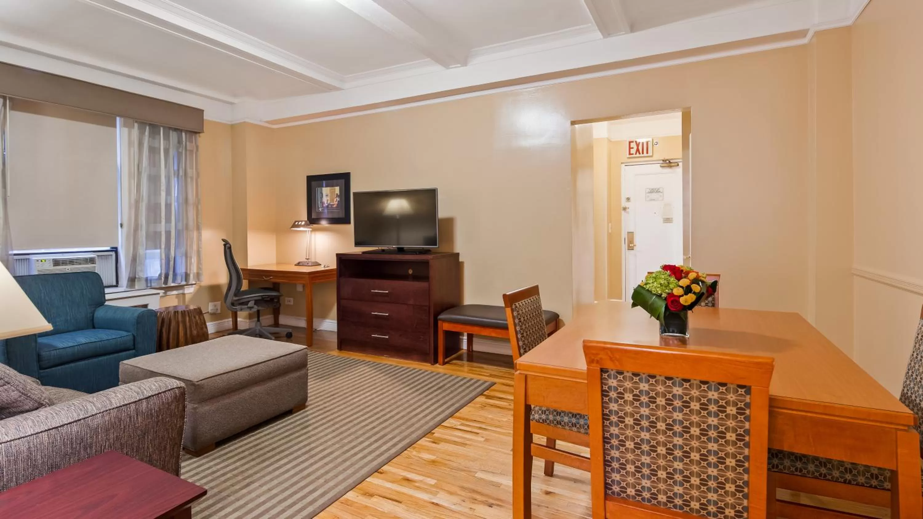 Dining area in Best Western Plus Hospitality House Suites