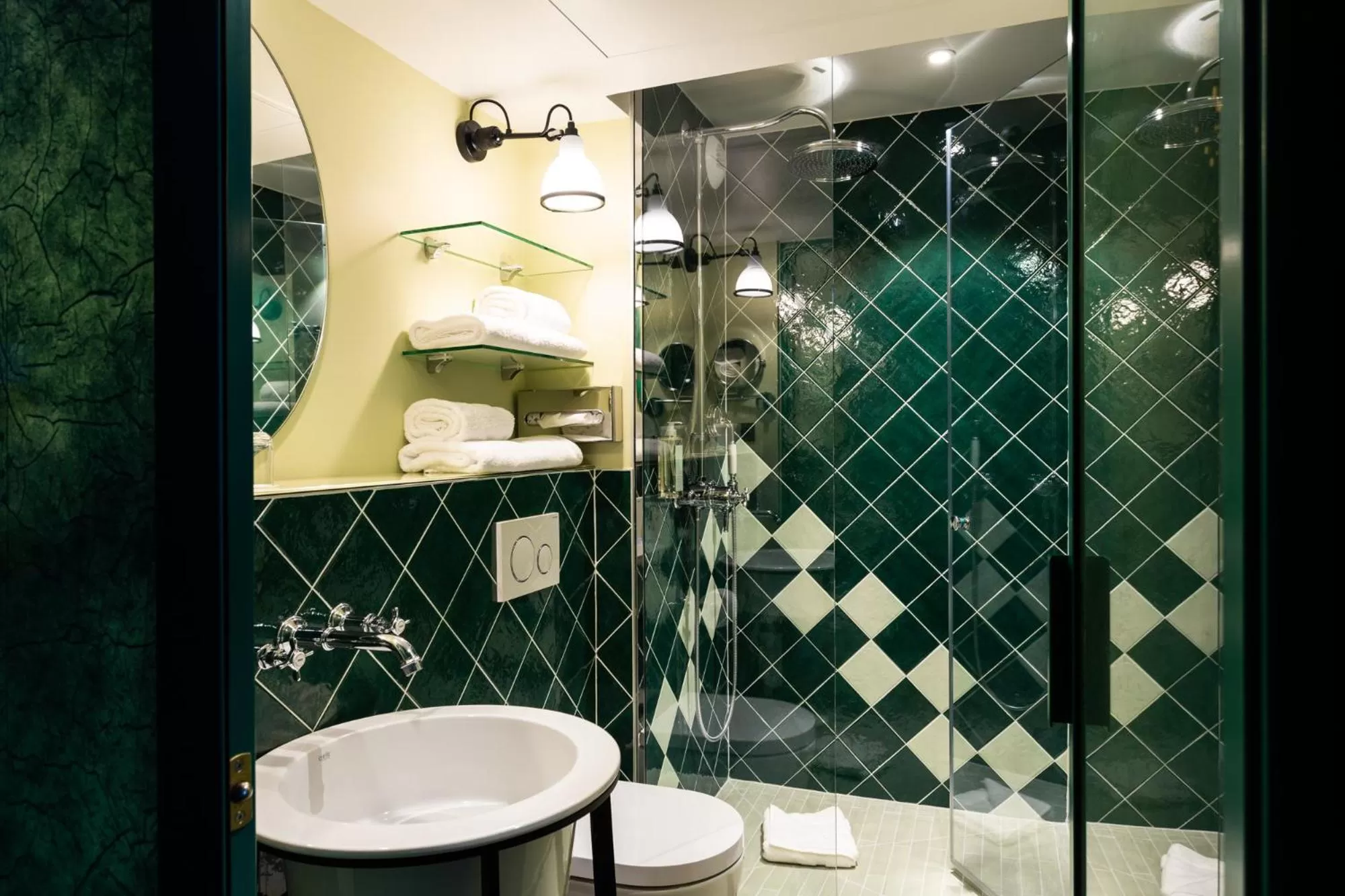 Bathroom in Bonsoir Madame