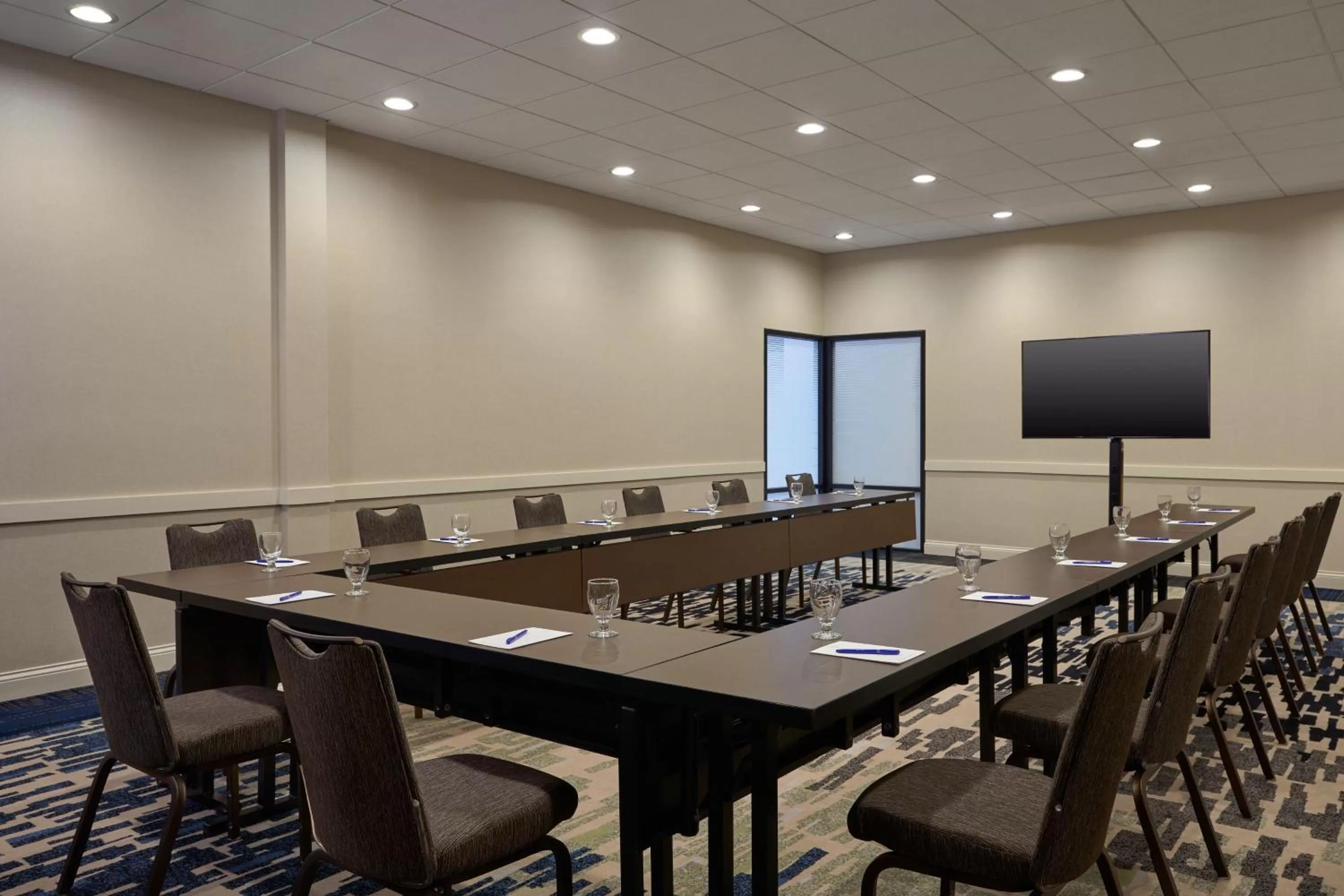 Meeting/conference room in Delta Hotels by Marriott Minneapolis Northeast