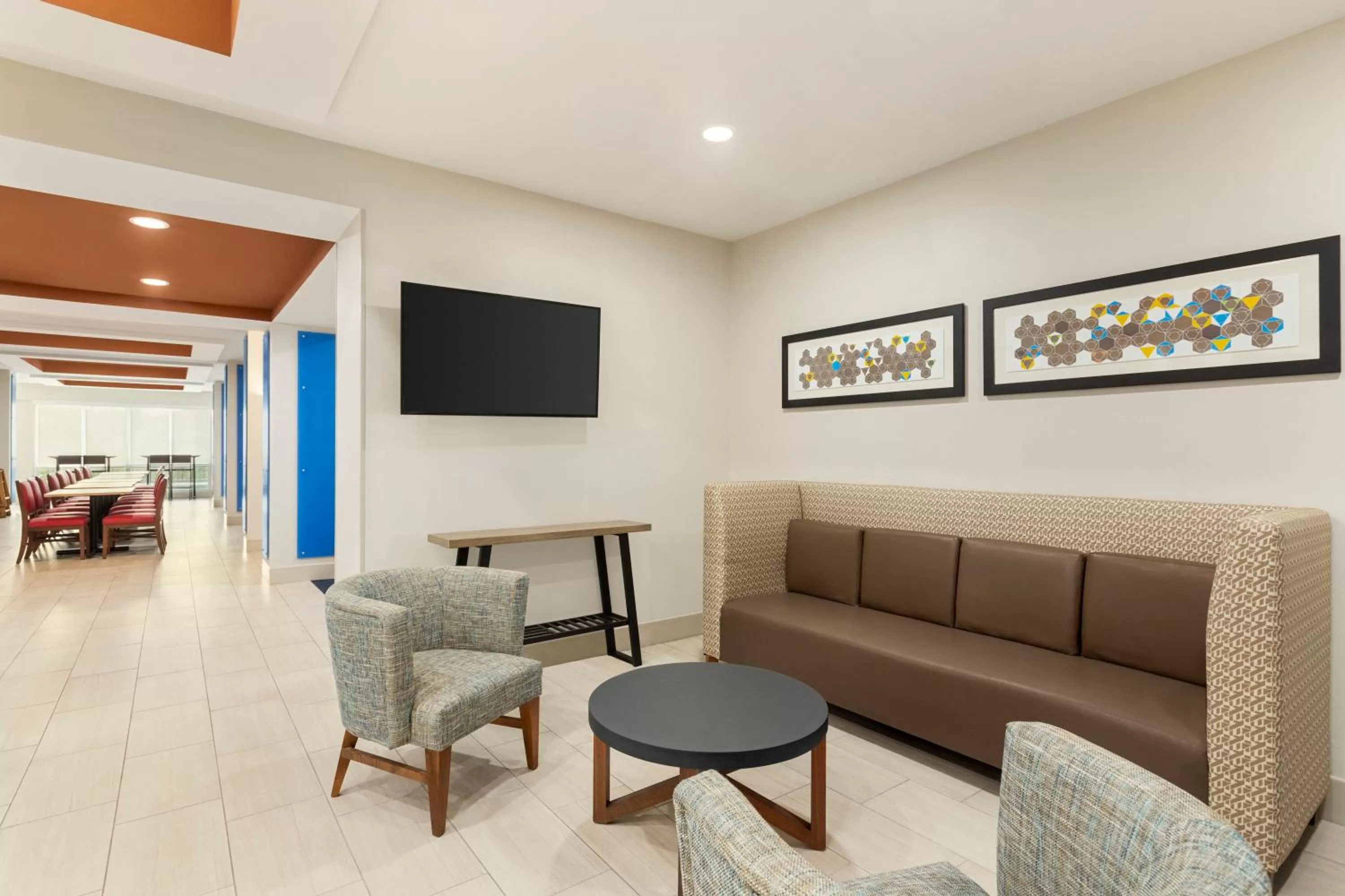 Property building in Holiday Inn Express Hotel & Suites Fort Myers East - The Forum by IHG