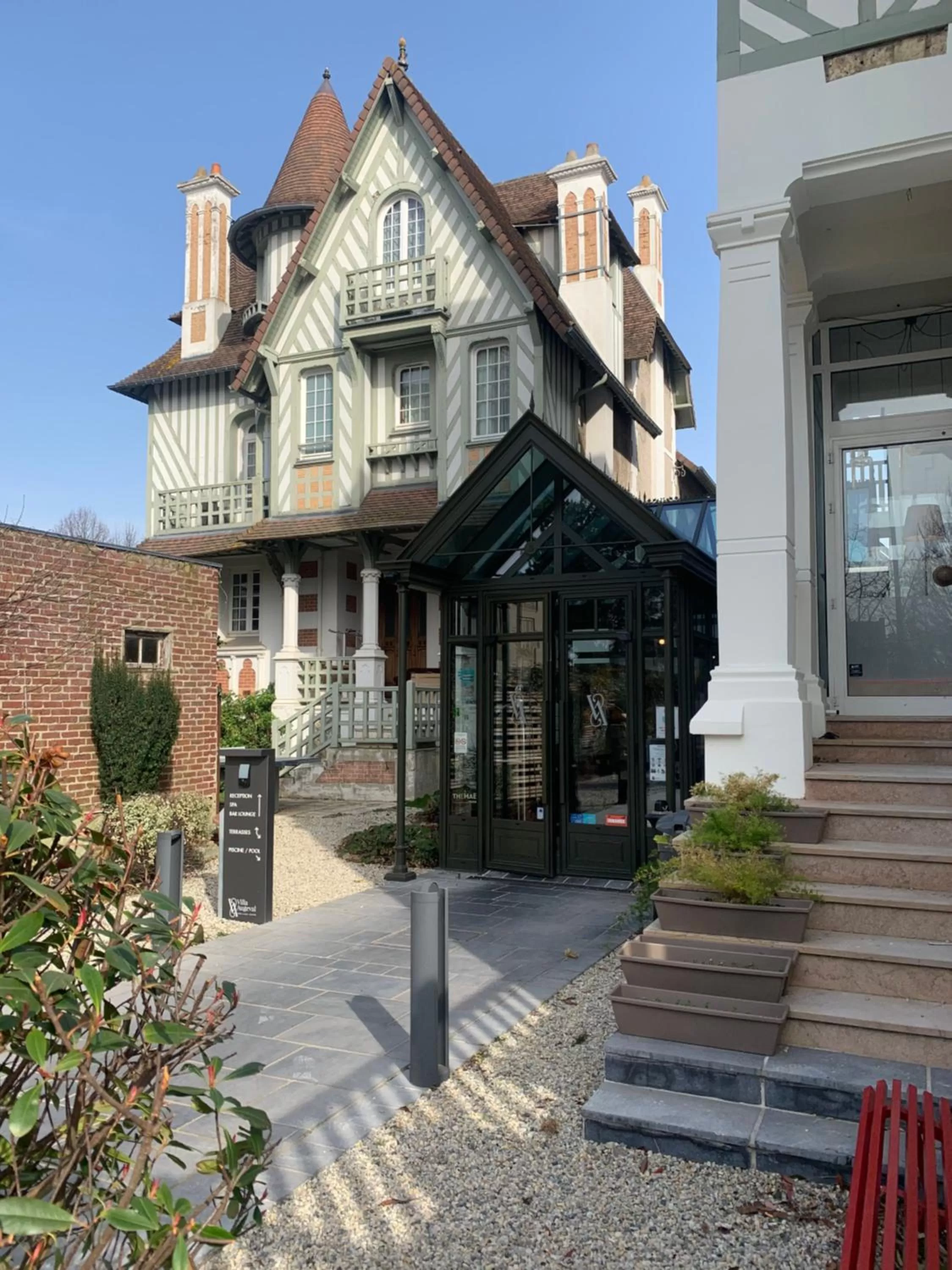 Facade/entrance in Villa Augeval Hôtel de charme & Spa