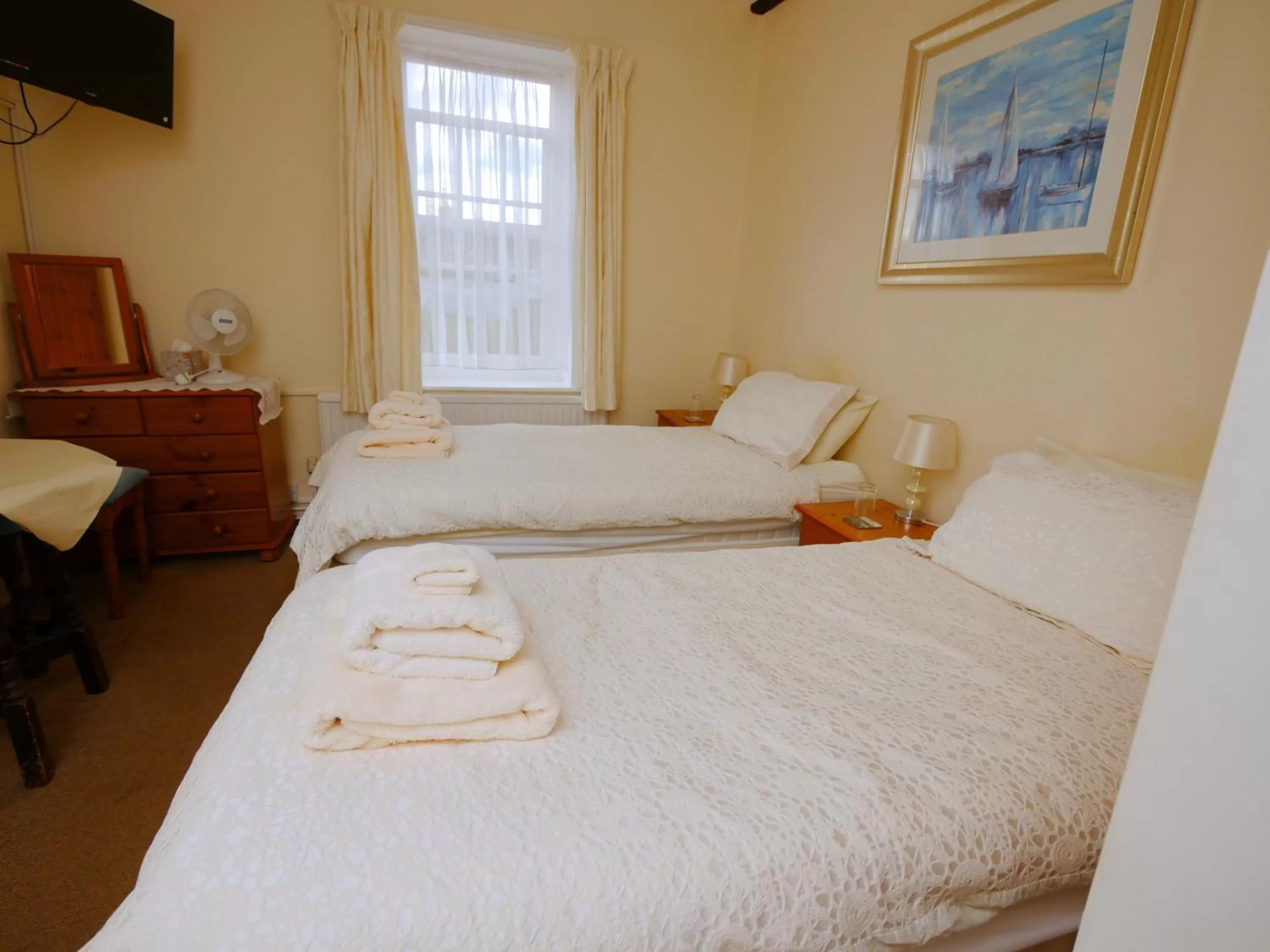 Bed in The Five Bells, Eastry