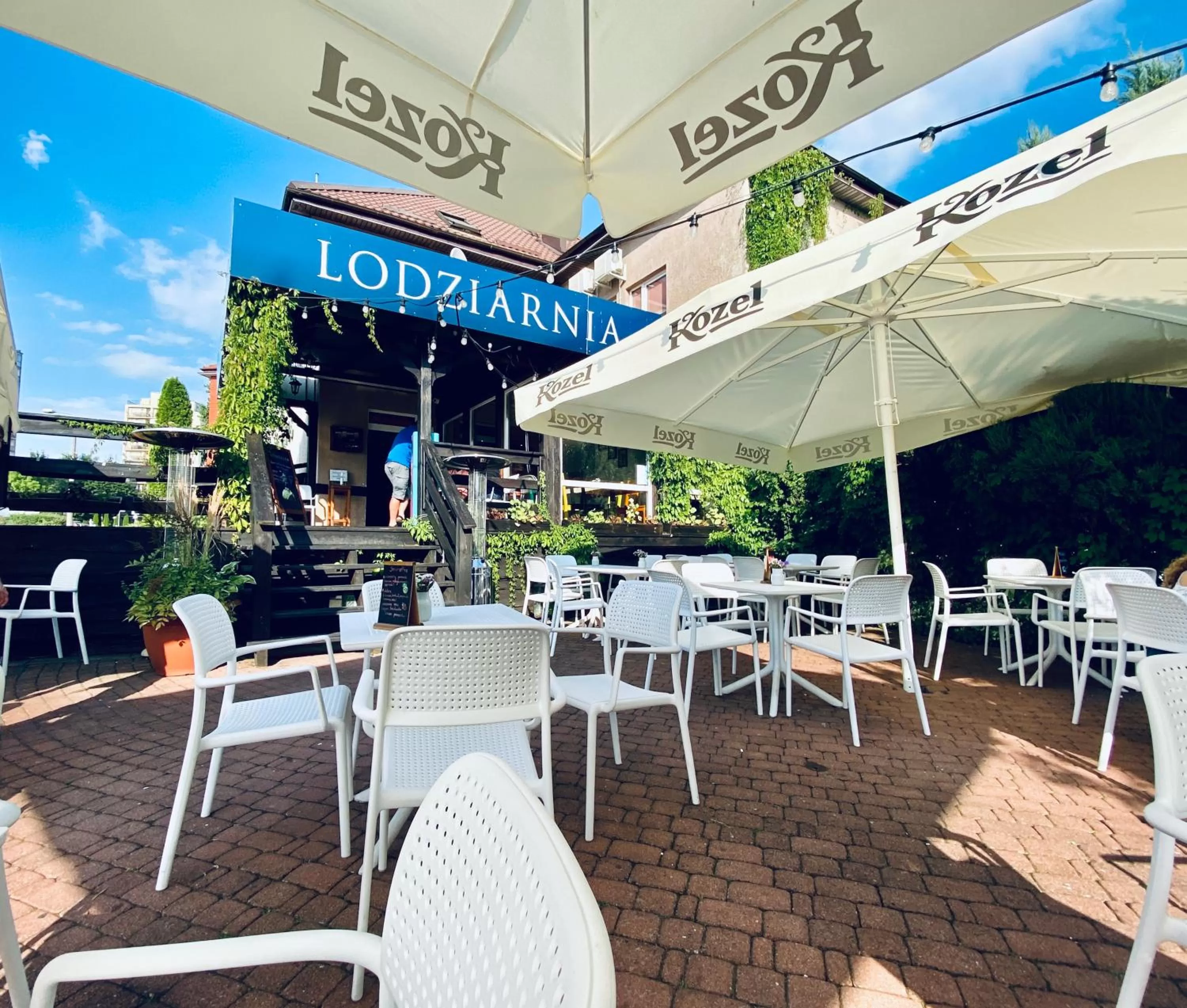 Property building, Restaurant/Places to Eat in Dos Patos