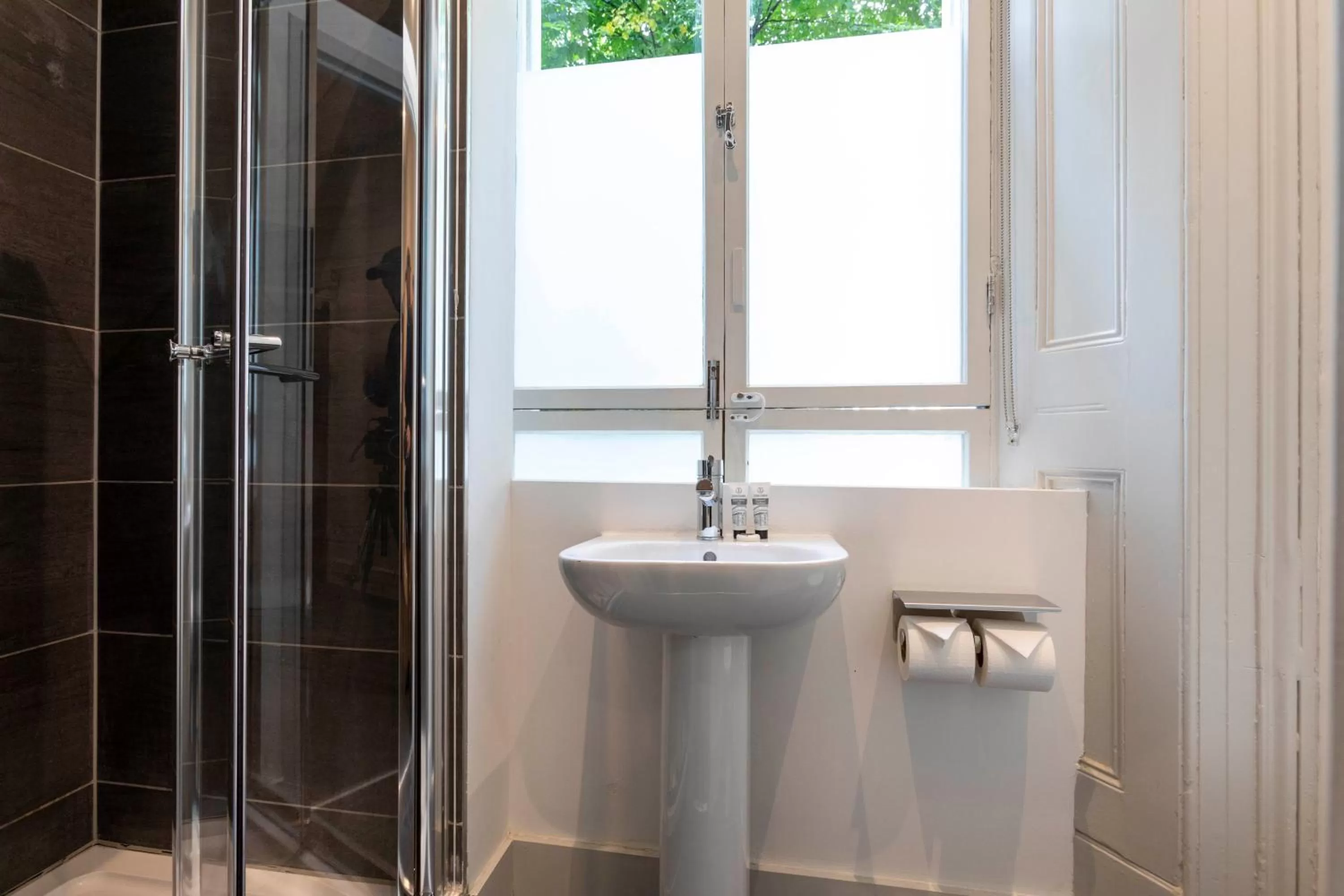 Bathroom in Royal Park Hotel