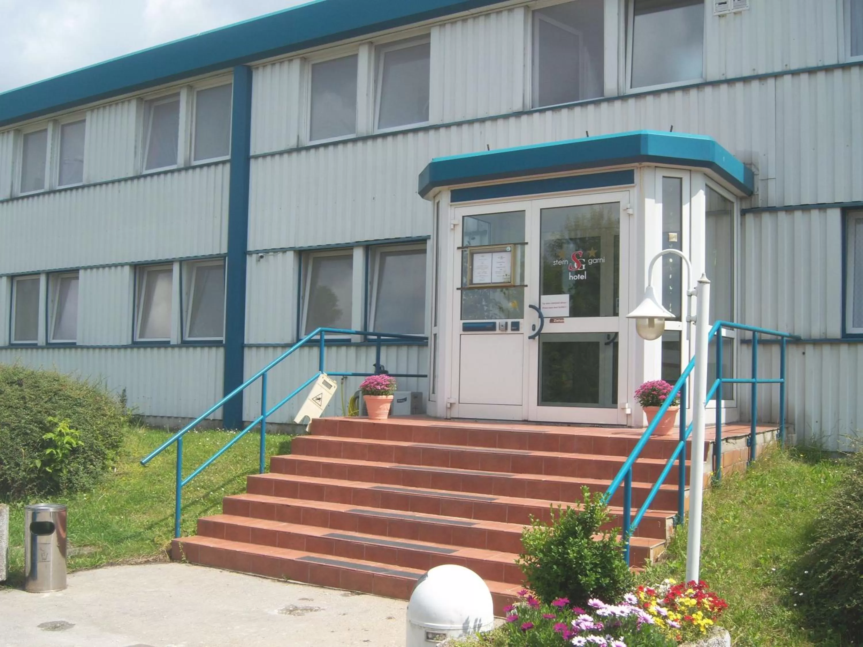 Facade/entrance in Stern Hotel