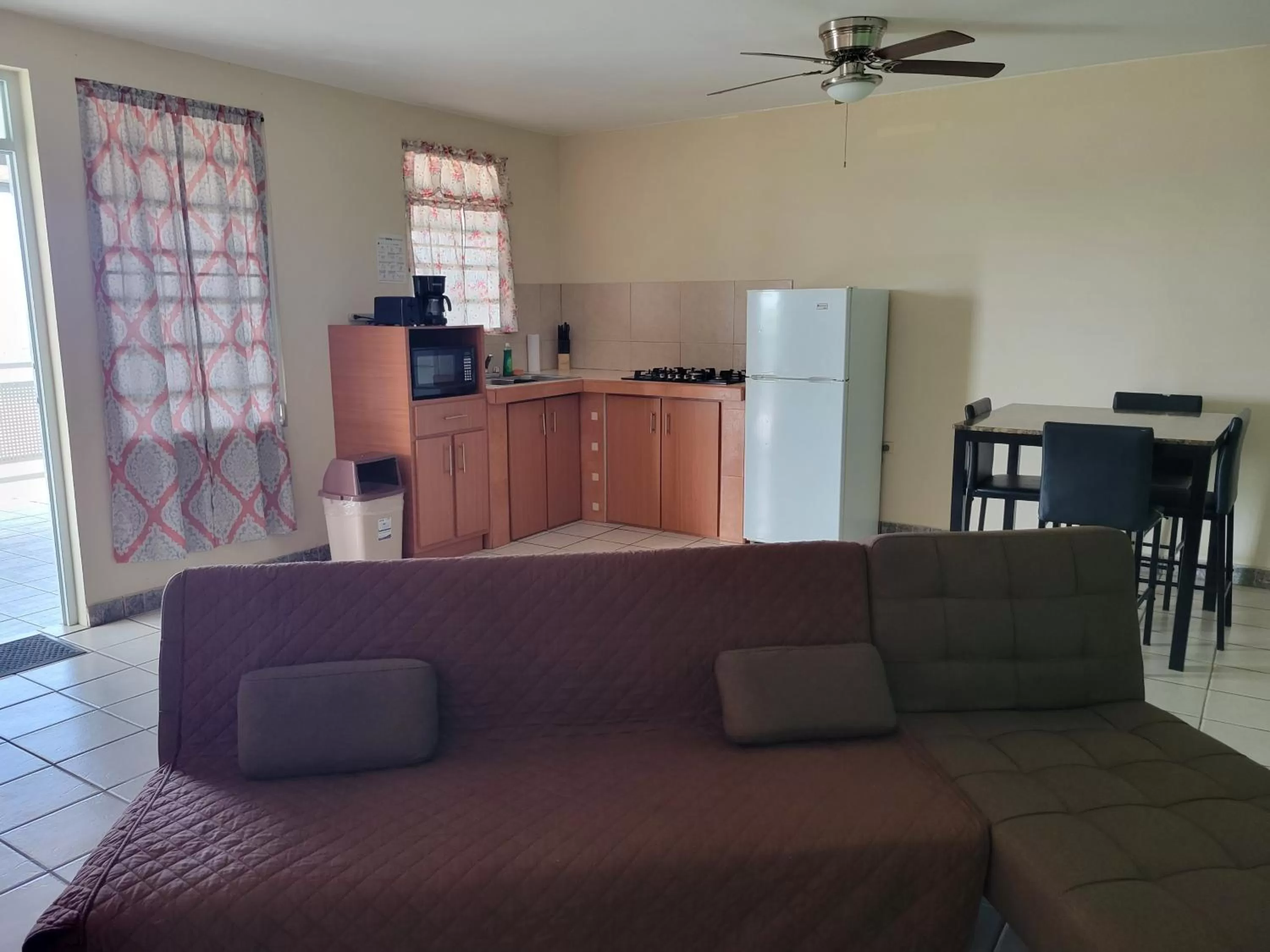 Seating area, Kitchen/Kitchenette in Aguada of the Seas