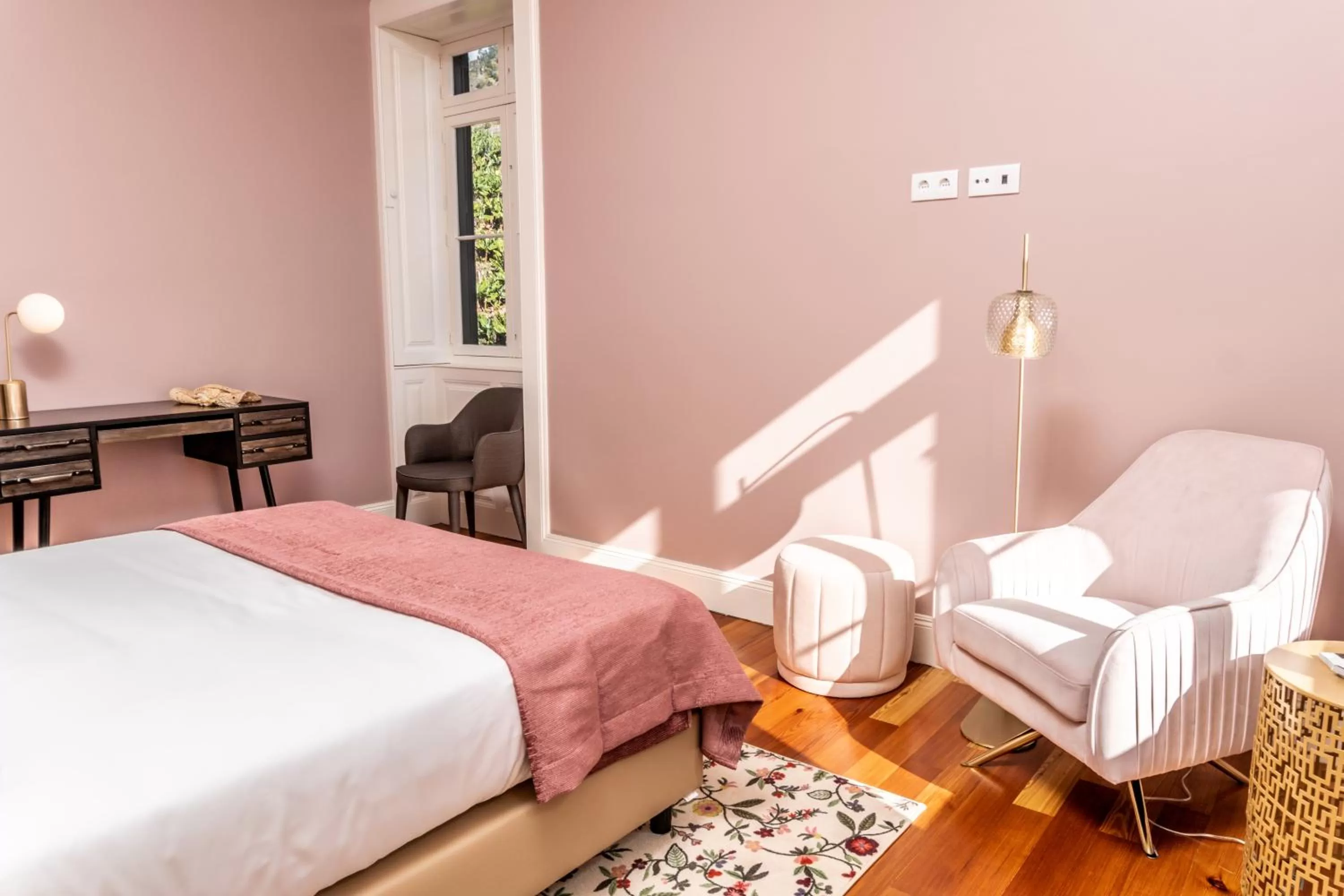 Bed in 1905 Zino's Palace