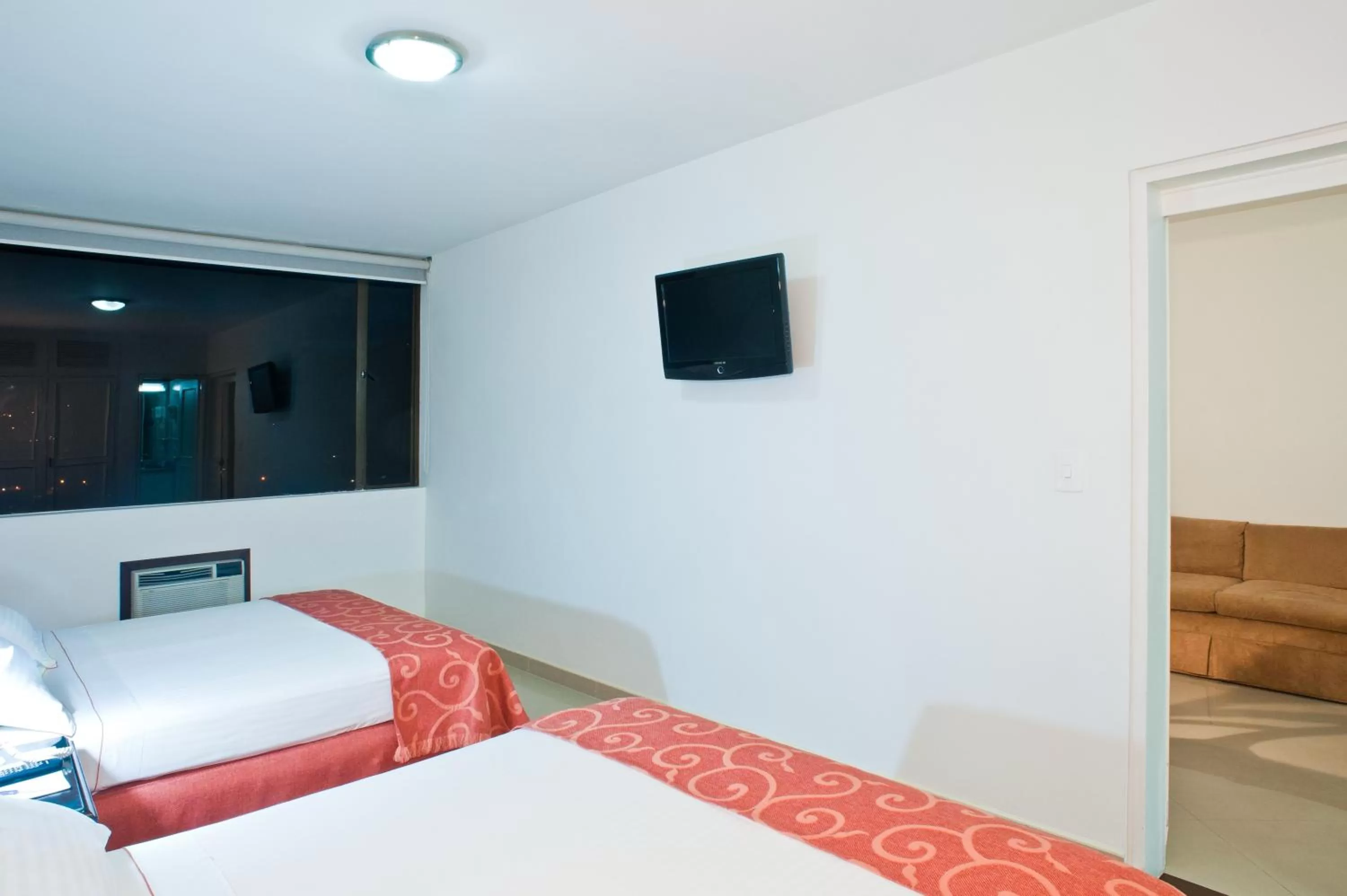 Bedroom, Bed in Hotel Dann Combeima