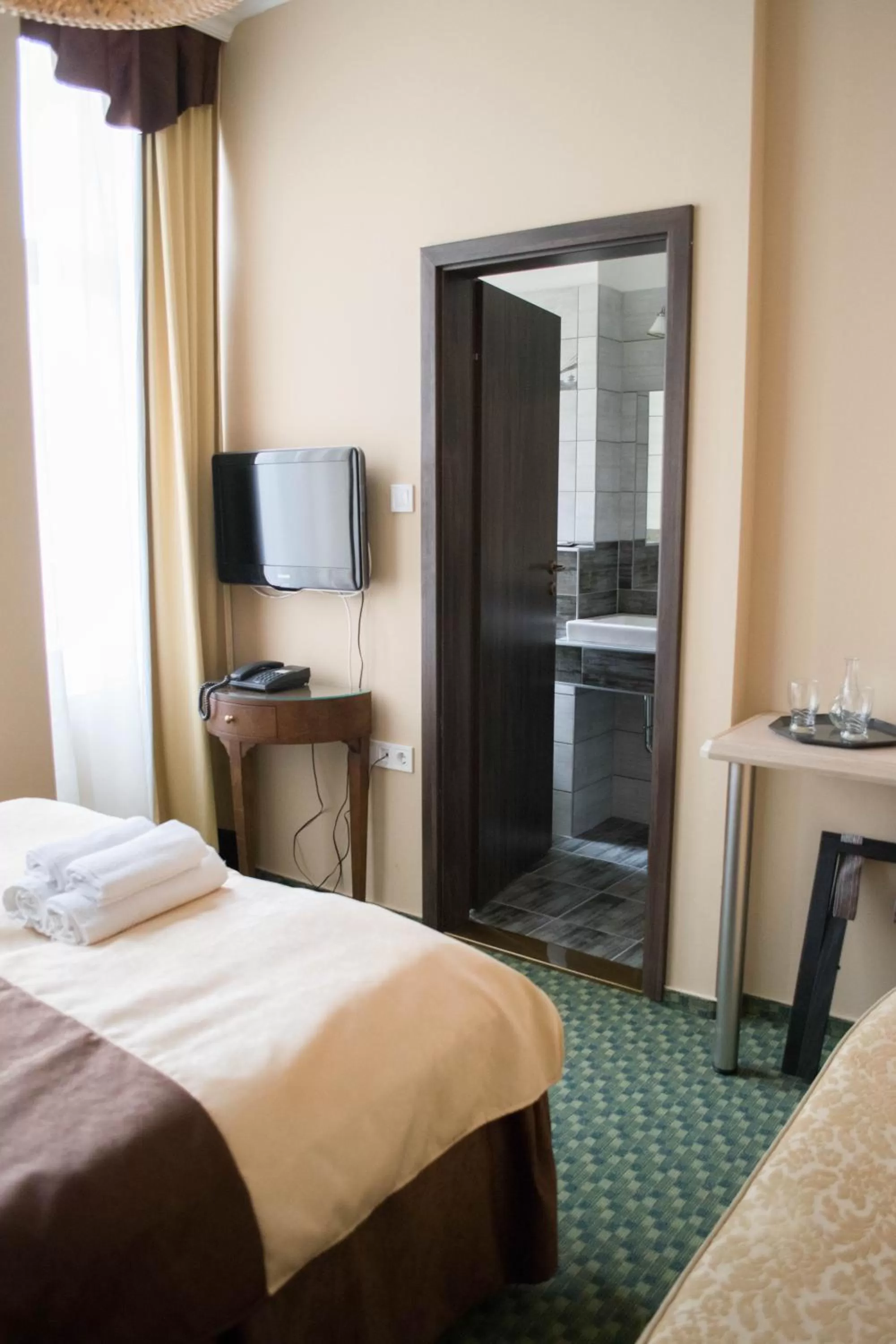 Bedroom, Bed in Petra Hotel