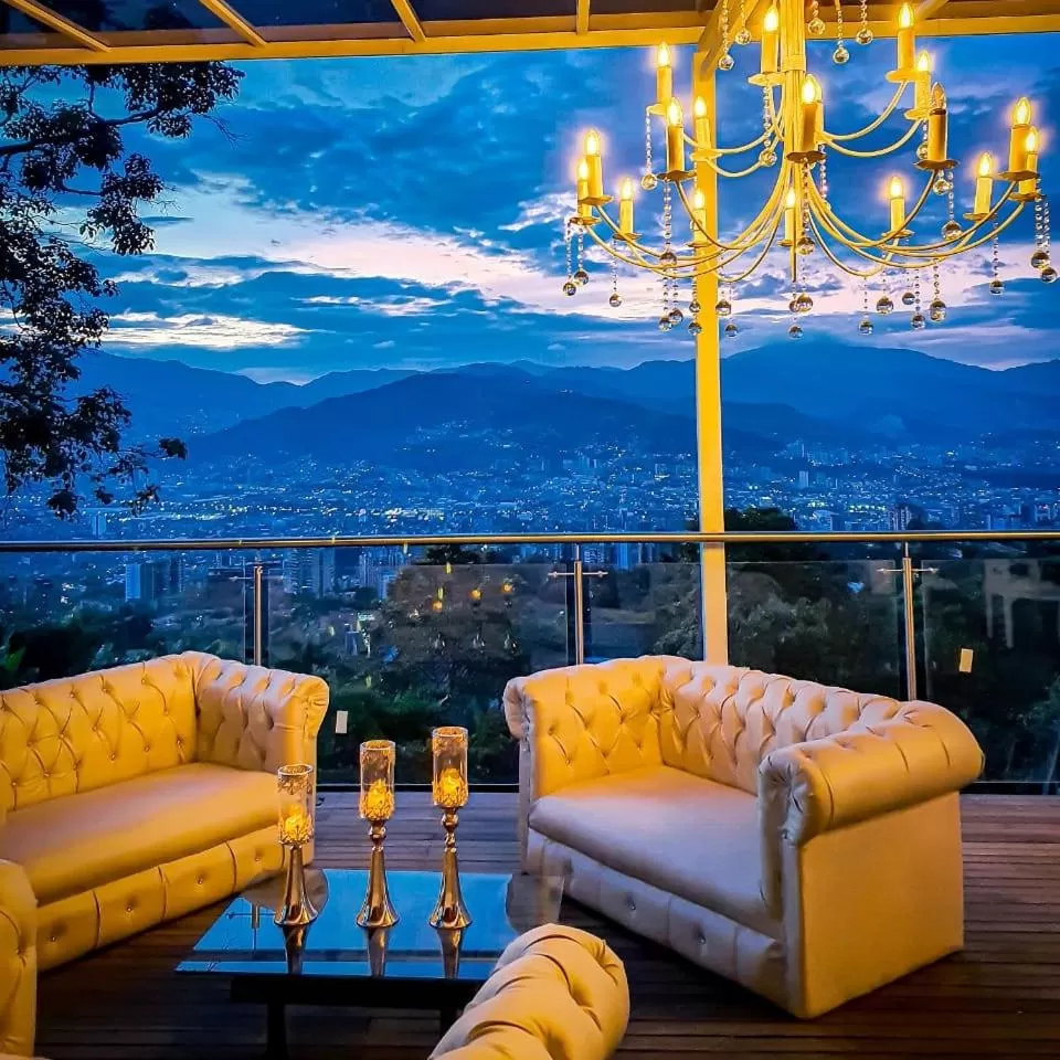 Restaurant/places to eat in HOTEL BOUTIQUE EL FARO BY AROMAX