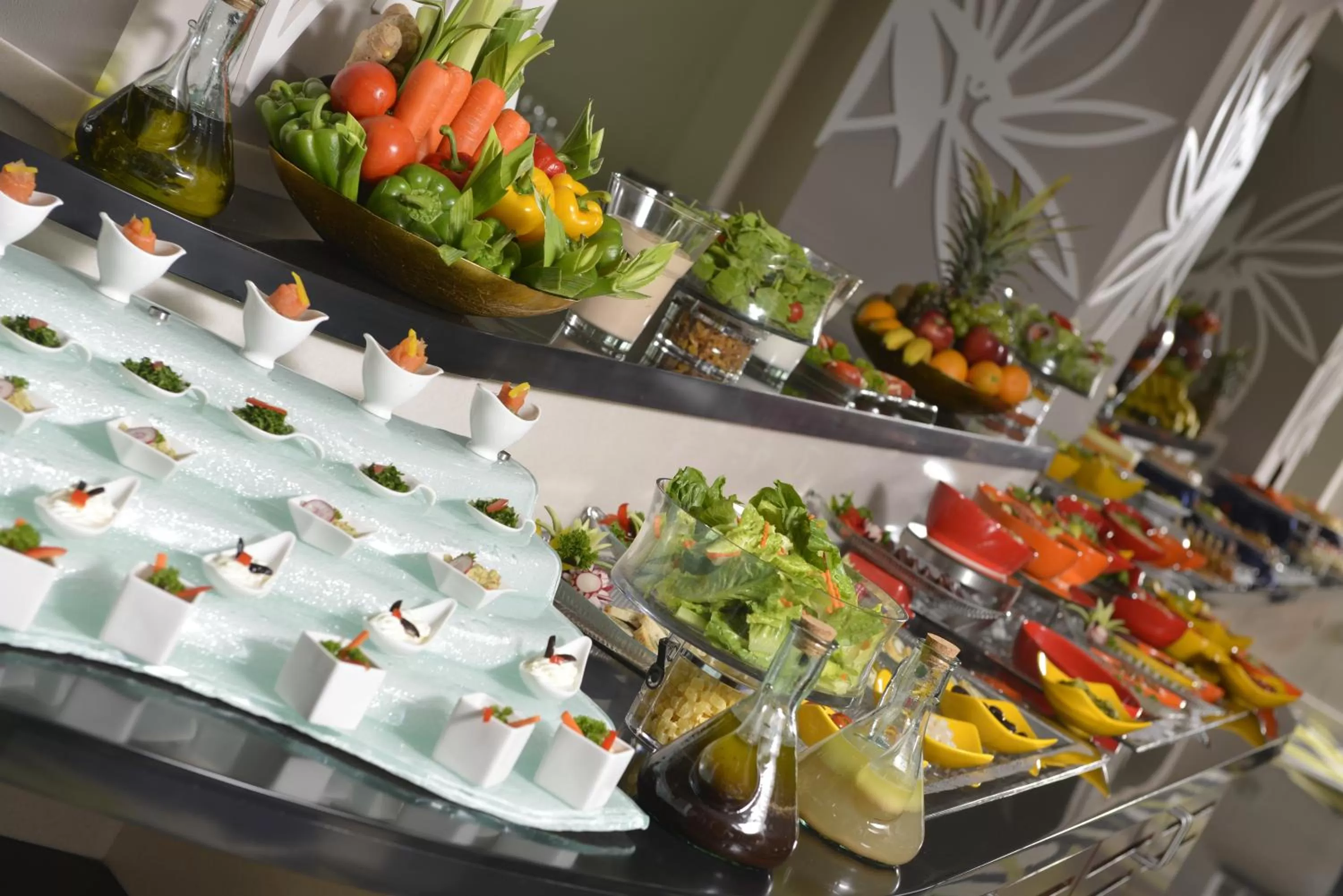 Restaurant/places to eat in Golden Tulip Bahrain