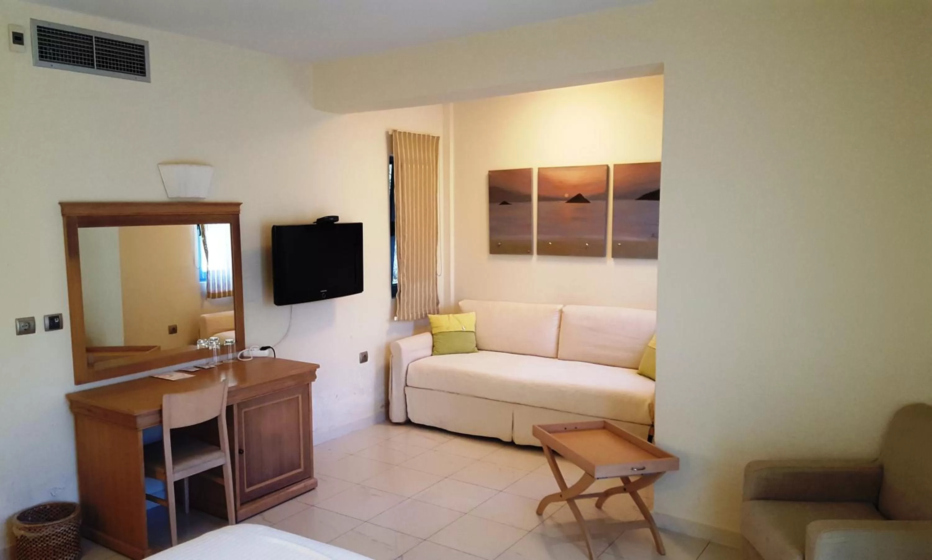 TV and multimedia in Sea Sight Boutique Hotel