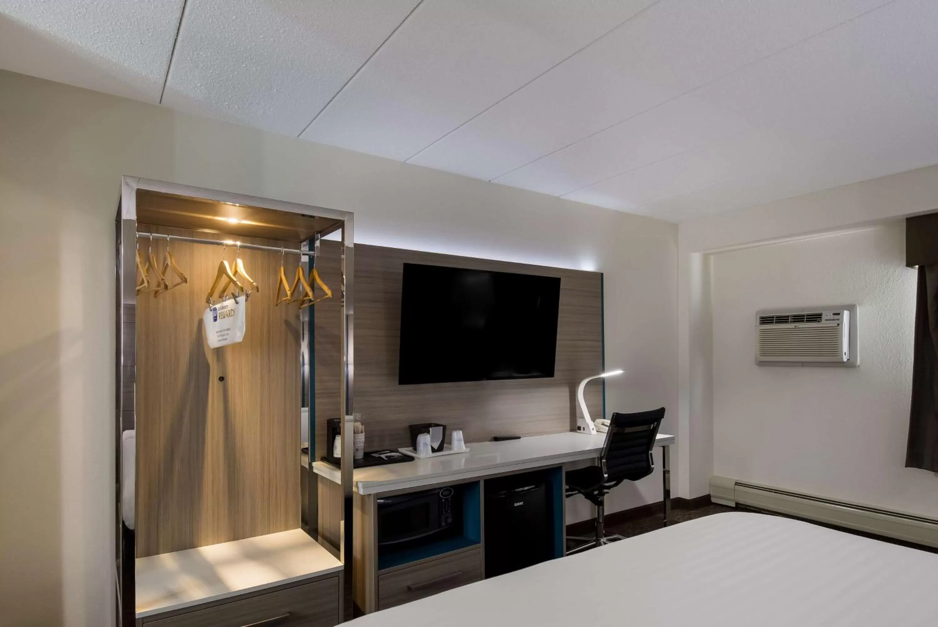 Bedroom, Bed in Best Western Bemidji