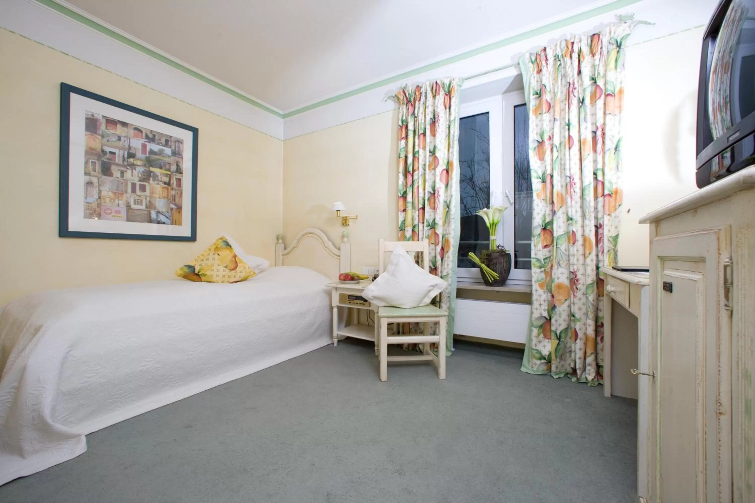 Photo of the whole room, Bed in Hotel Georgenhof Markt Schwaben