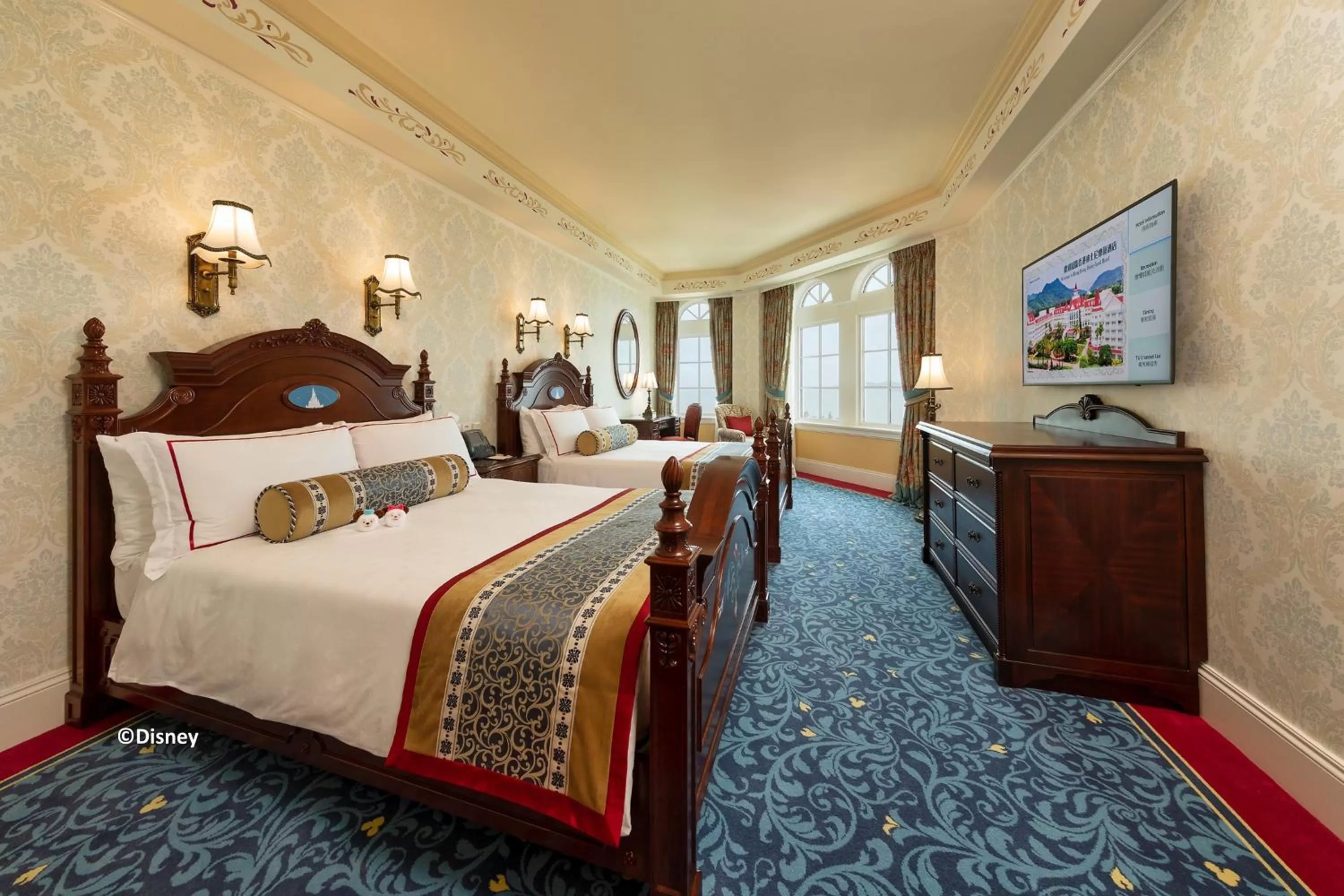 Photo of the whole room, Bed in Hong Kong Disneyland Hotel