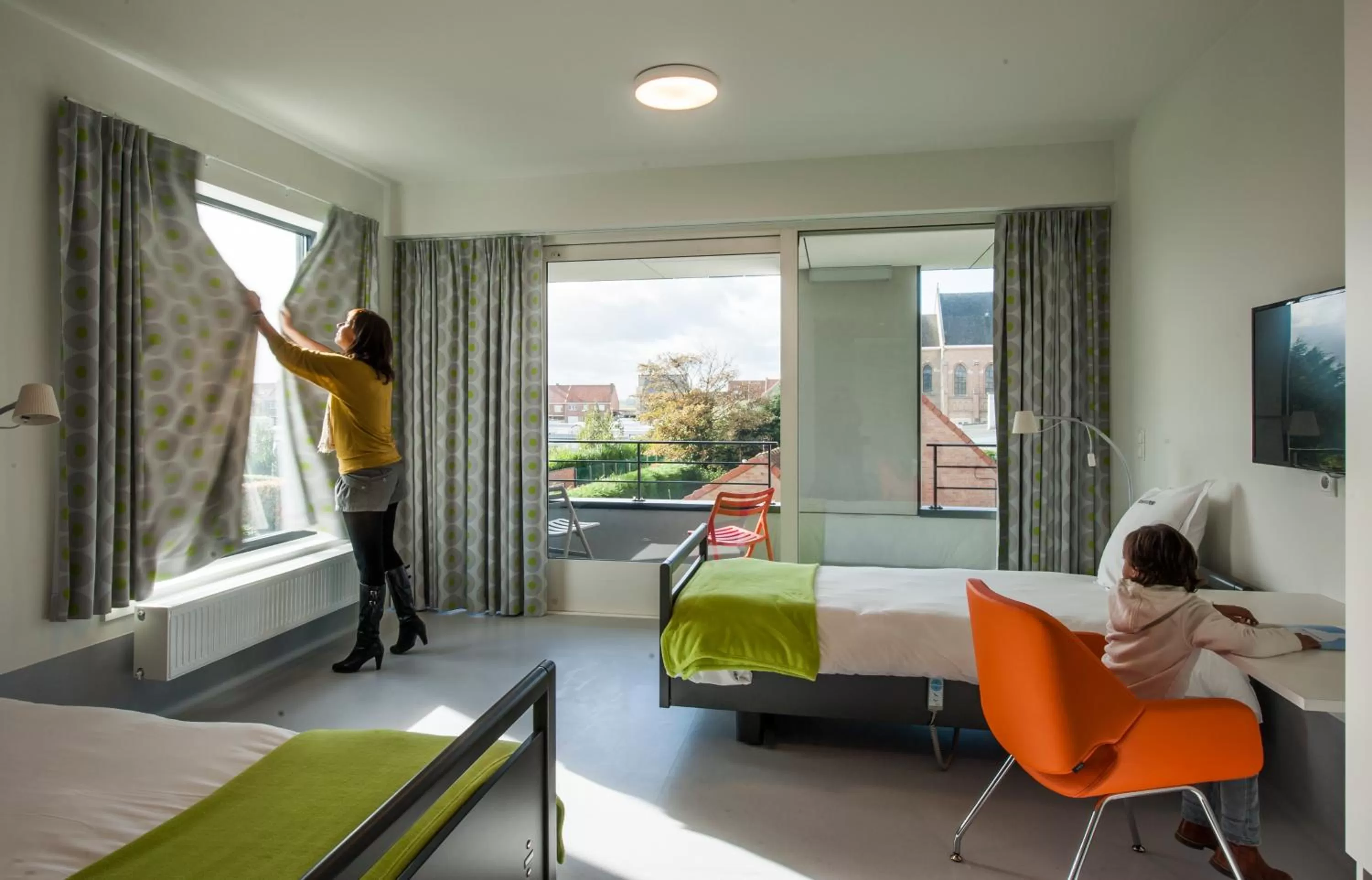 Balcony/Terrace, Bed in Hotel Middelpunt - Gratis Parking - Ontbijt inbegrepen! Nieuwjaarsbrunch 01 januari, op 31 december restaurant gesloten