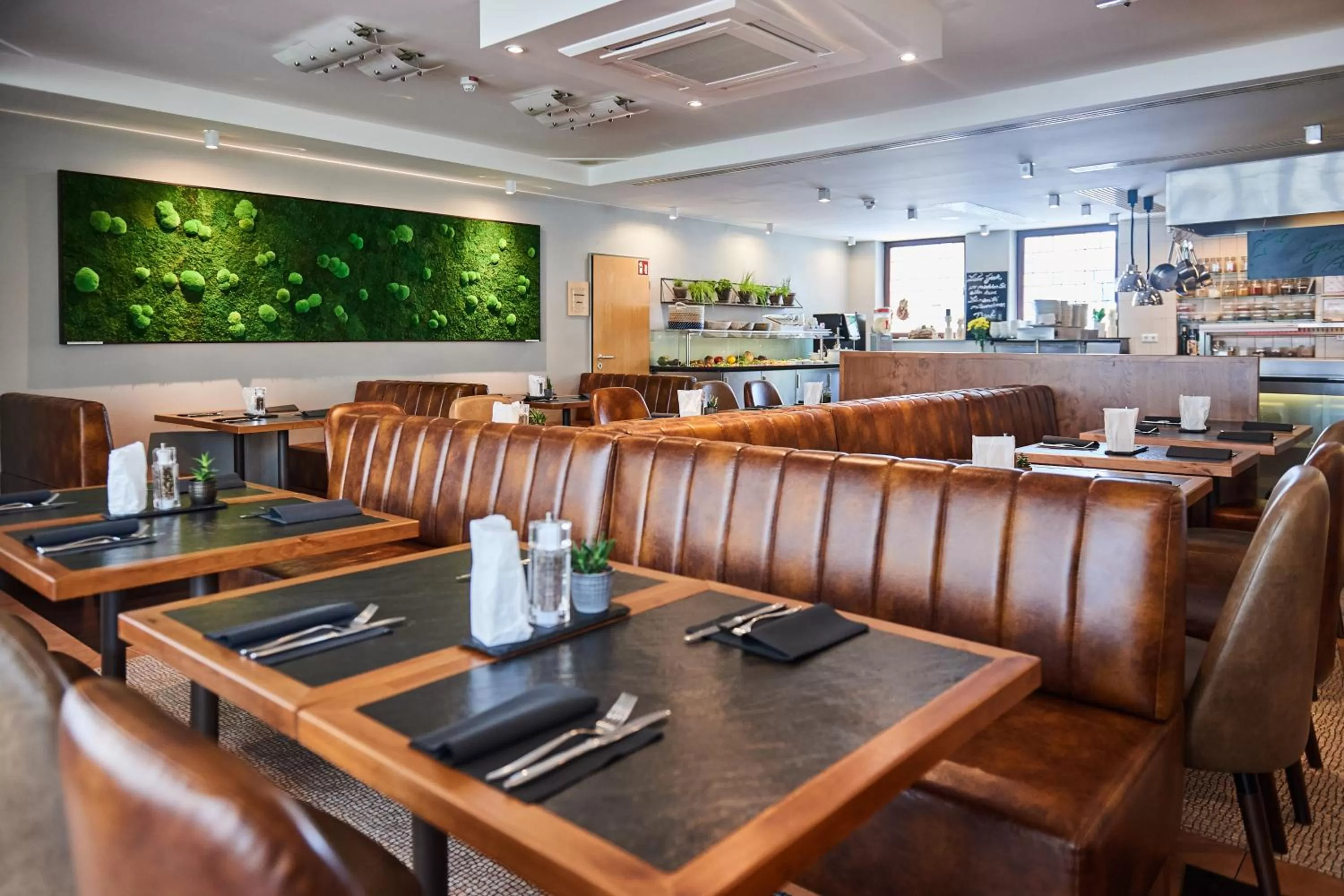 Restaurant/places to eat in Hotel Amadeus