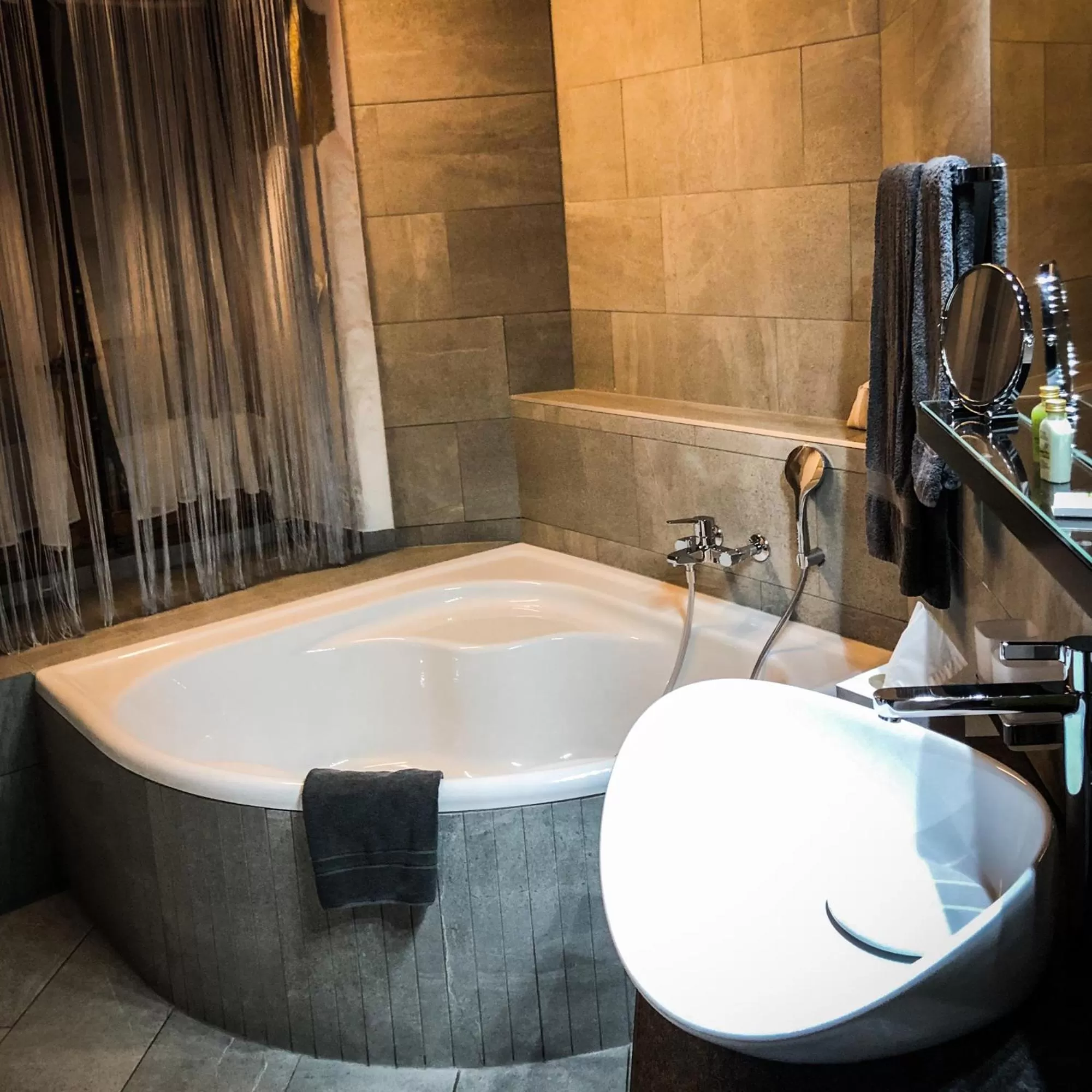 Bathroom in Hôtel La Maison du Prussien