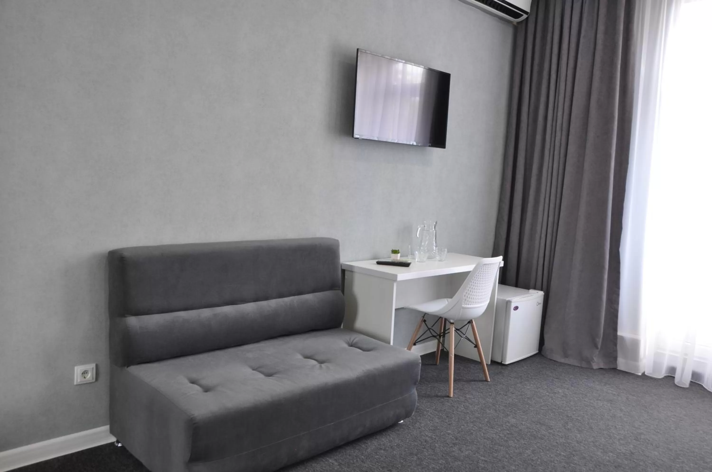 TV/Entertainment Center in MEDELEAN HOTEL