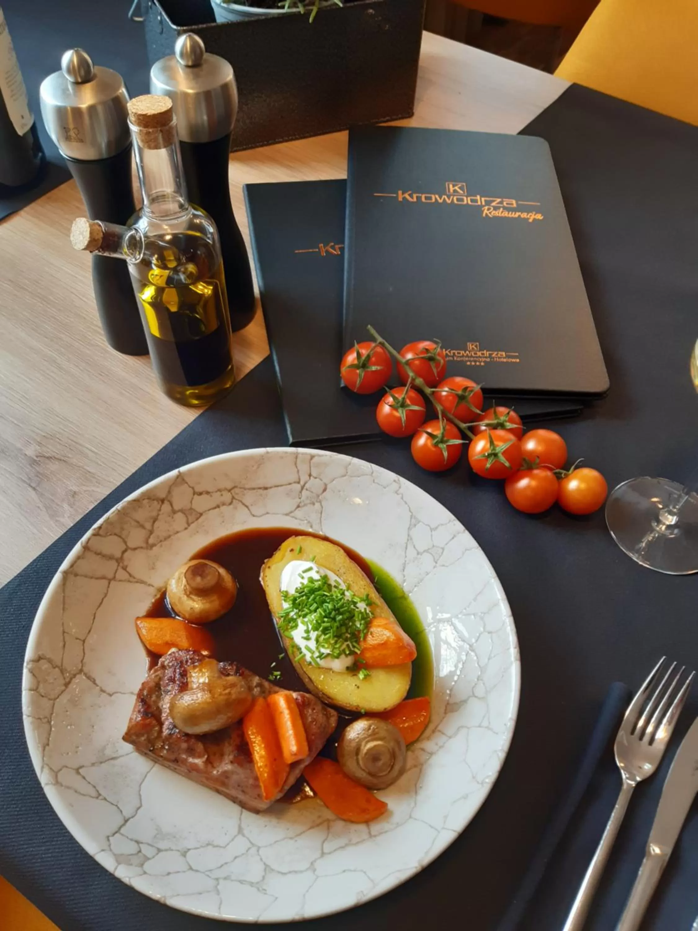 Restaurant/places to eat in Krowodrza Centrum Konferencyjno - Hotelowe