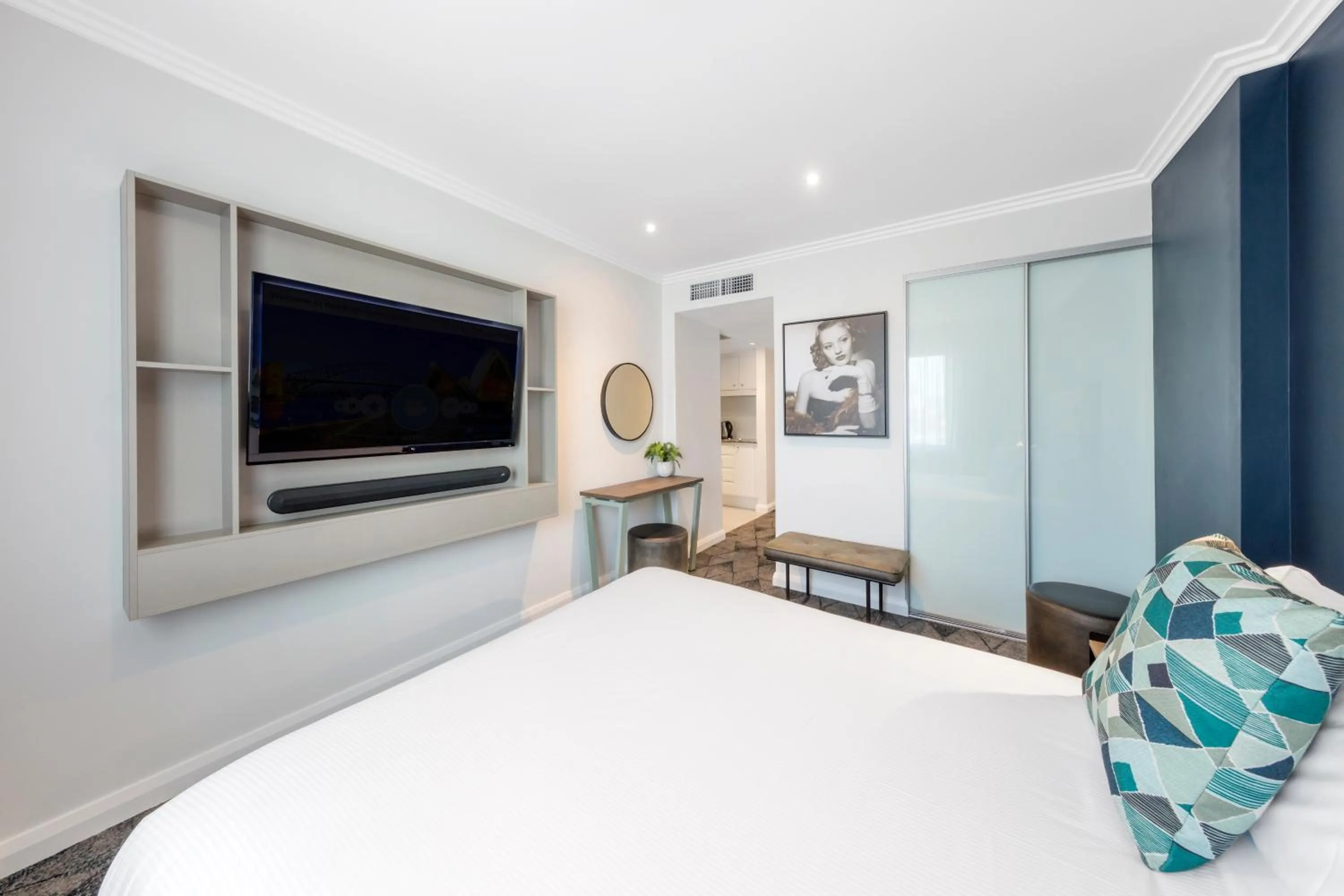 TV and multimedia, Bed in Club Wyndham Sydney, Trademark Collection by Wyndham