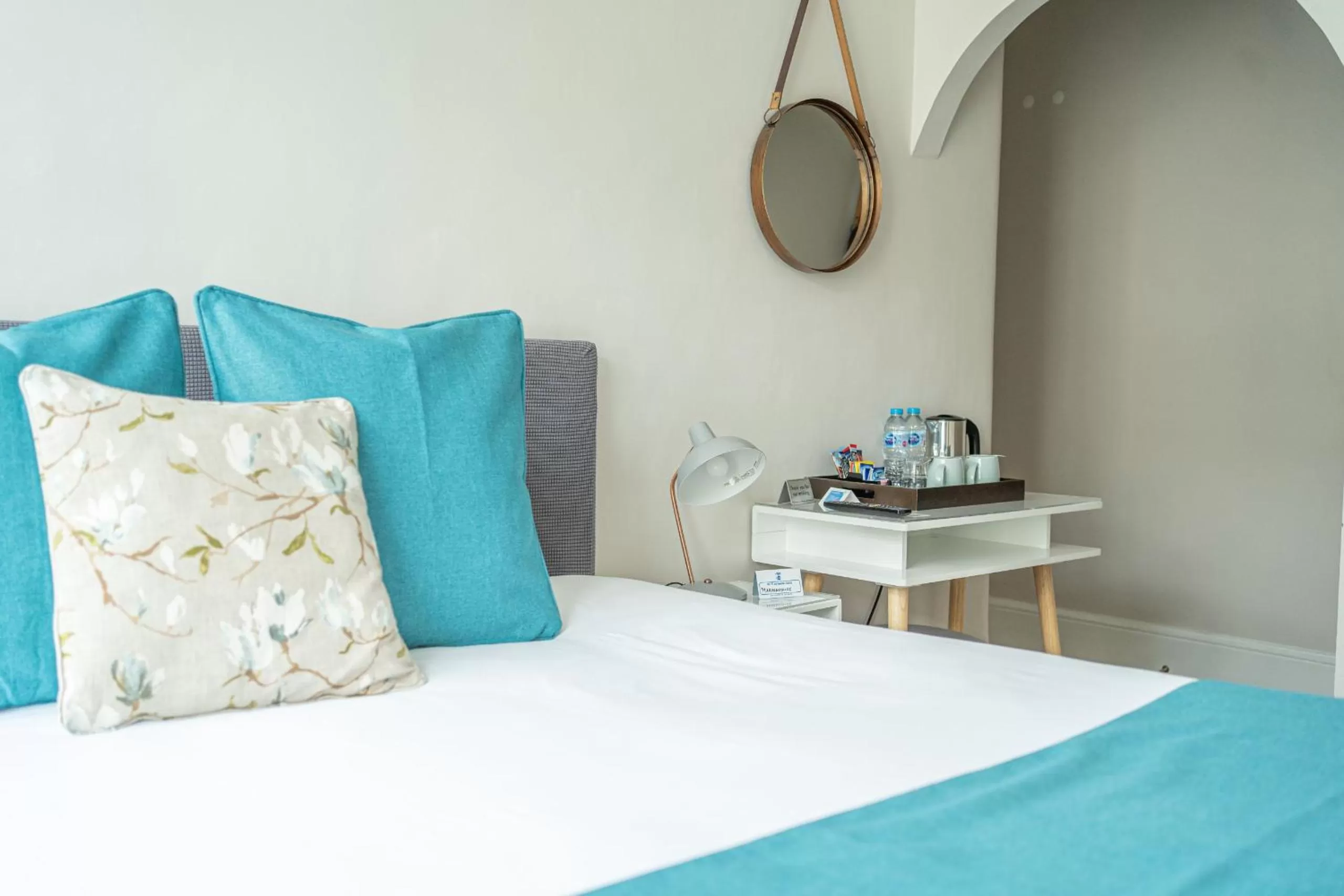 Deluxe King Room in Brighton Marina House