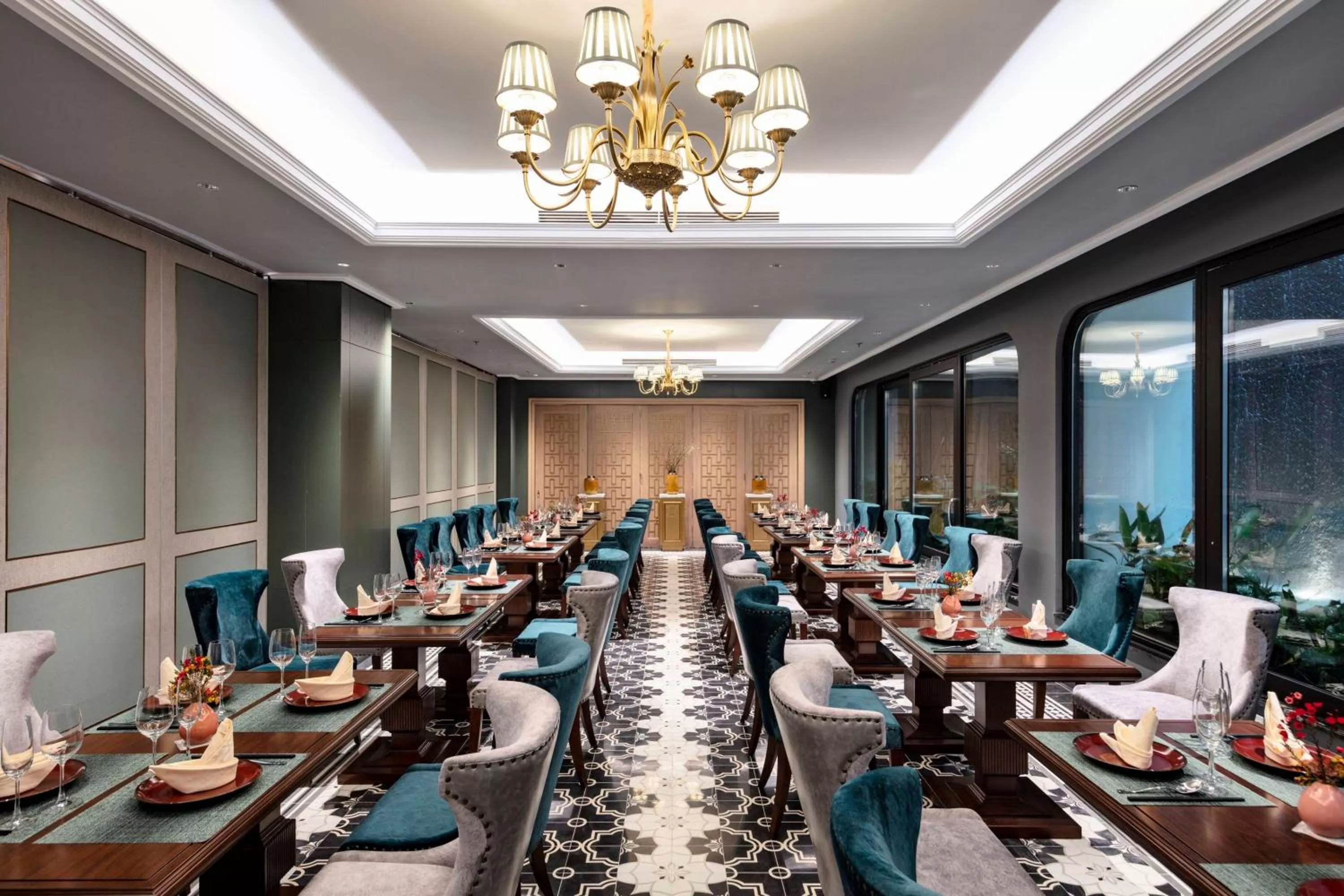 Restaurant/places to eat in Peridot Grand Luxury Boutique Hotel