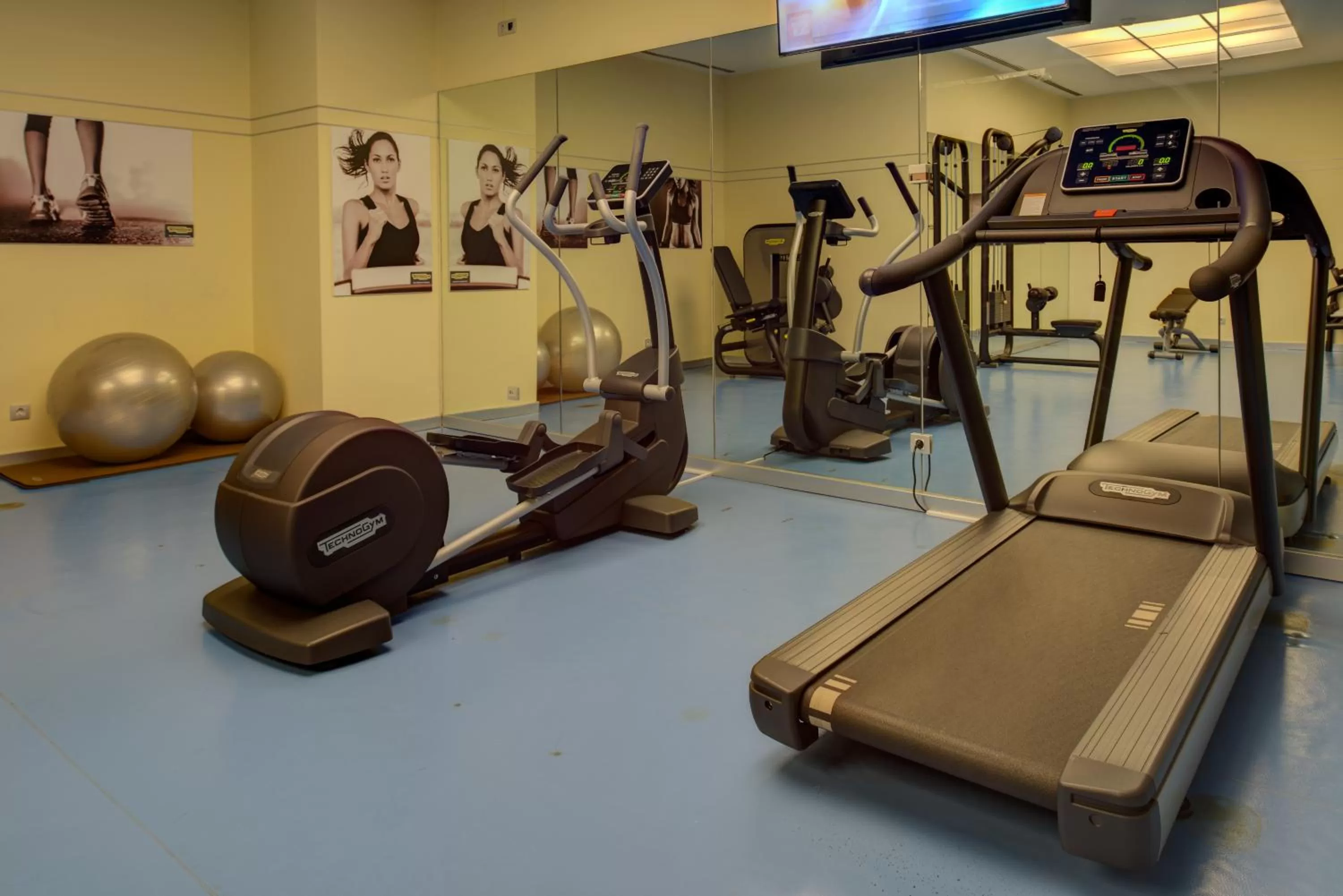 Swimming pool in VIP Executive Entrecampos Hotel & Conference