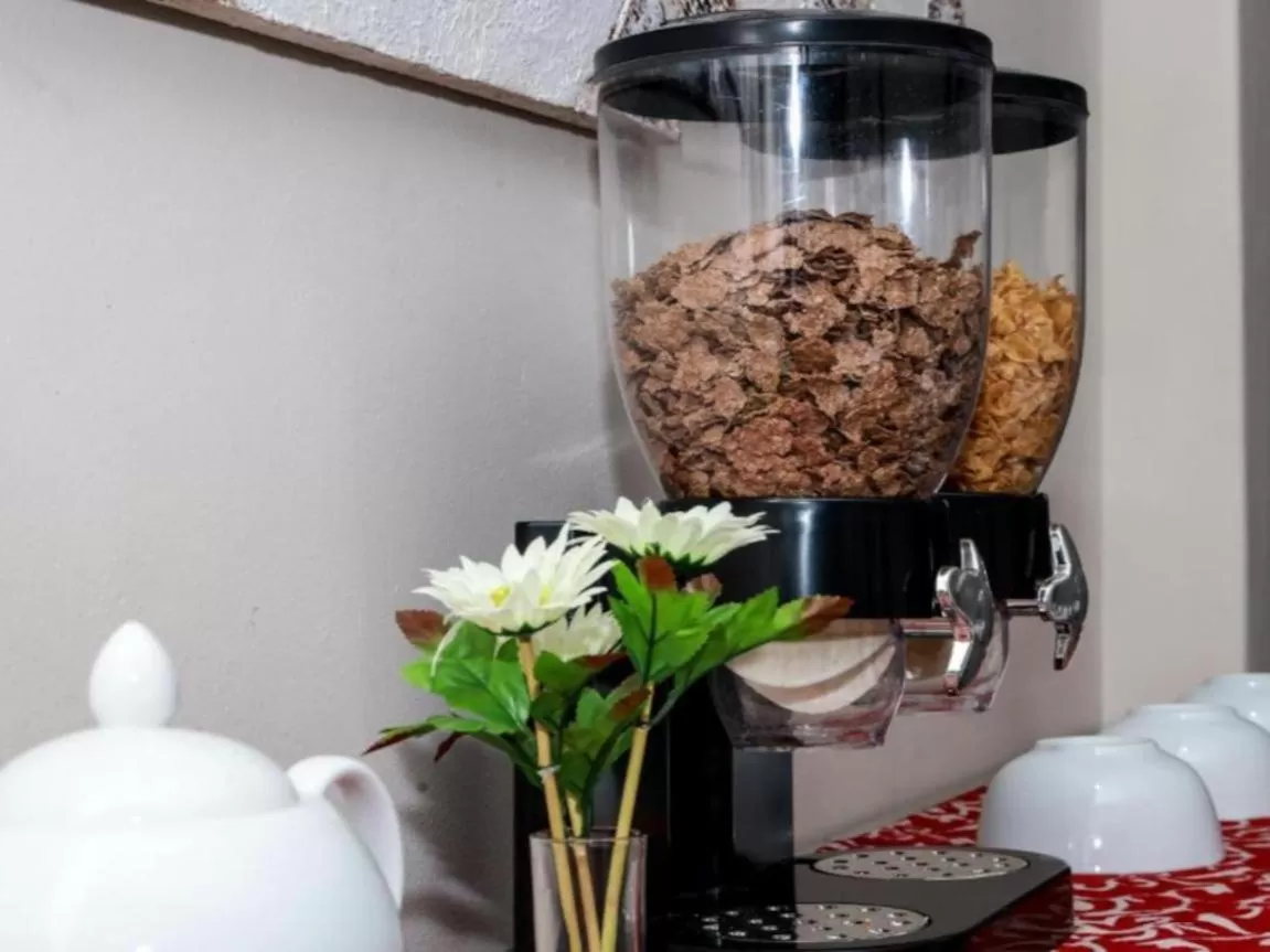 Dining area, Bathroom in Morning flair Bed and Breakfast