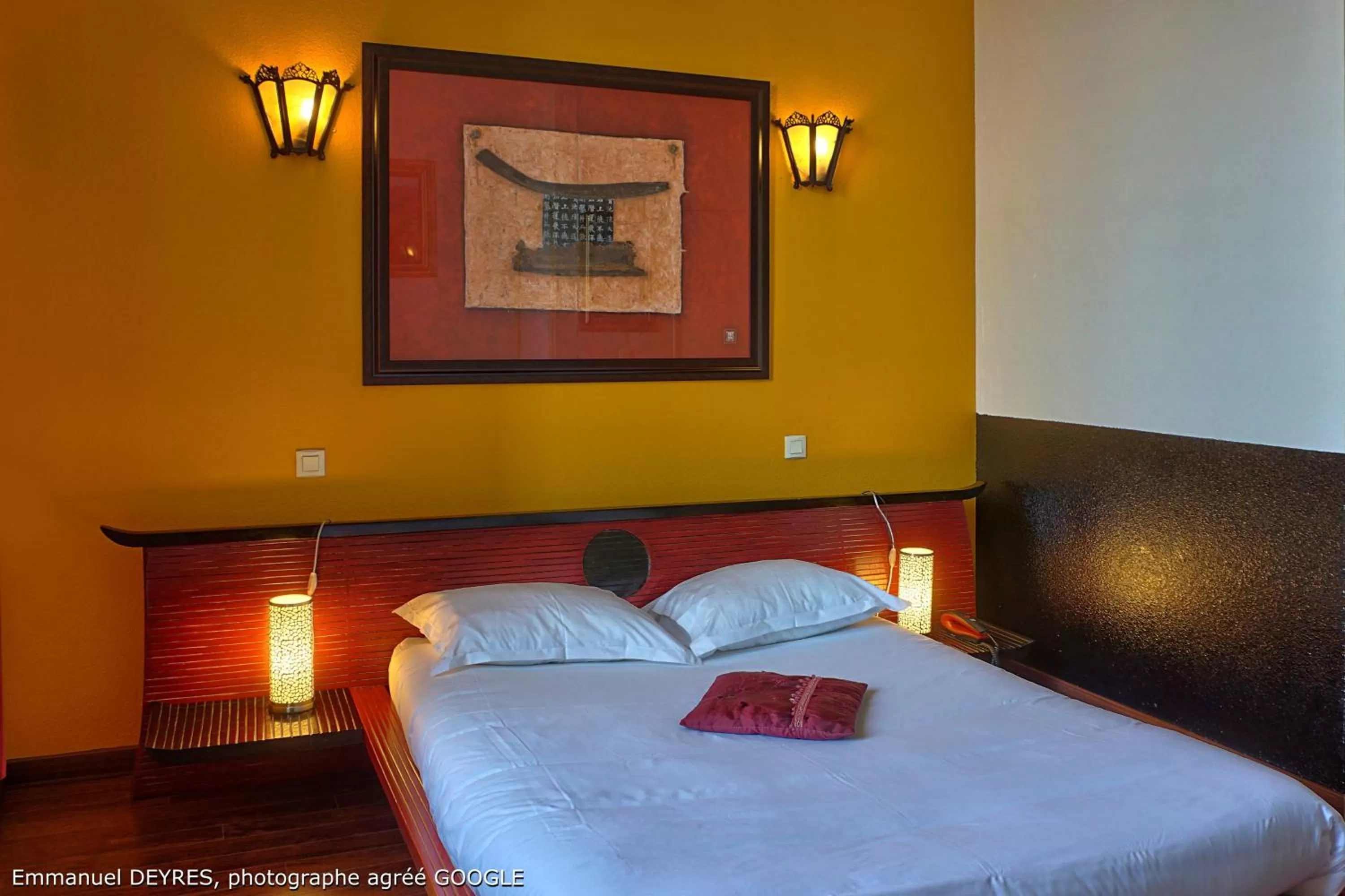 Bed in Hôtel de Bretagne