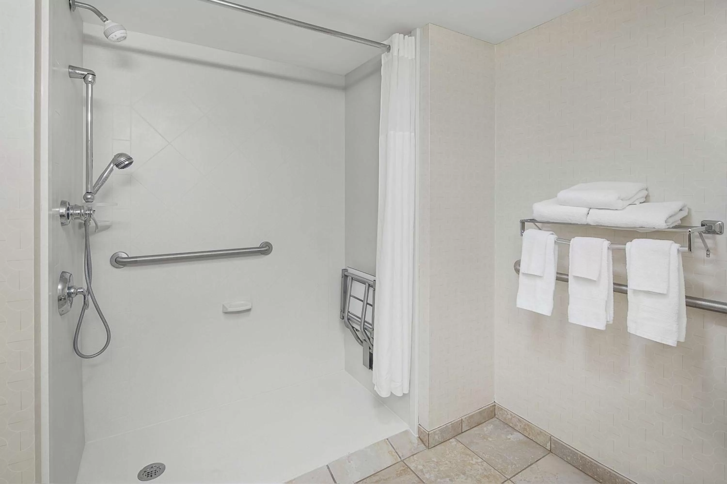 Bathroom in Hampton Inn Fairhope-Mobile Bay, AL