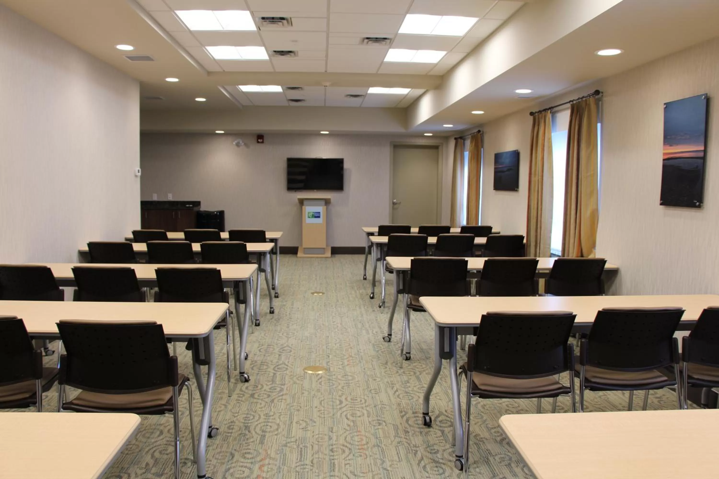 Meeting/conference room in Holiday Inn Express & Suites Cold Lake by IHG