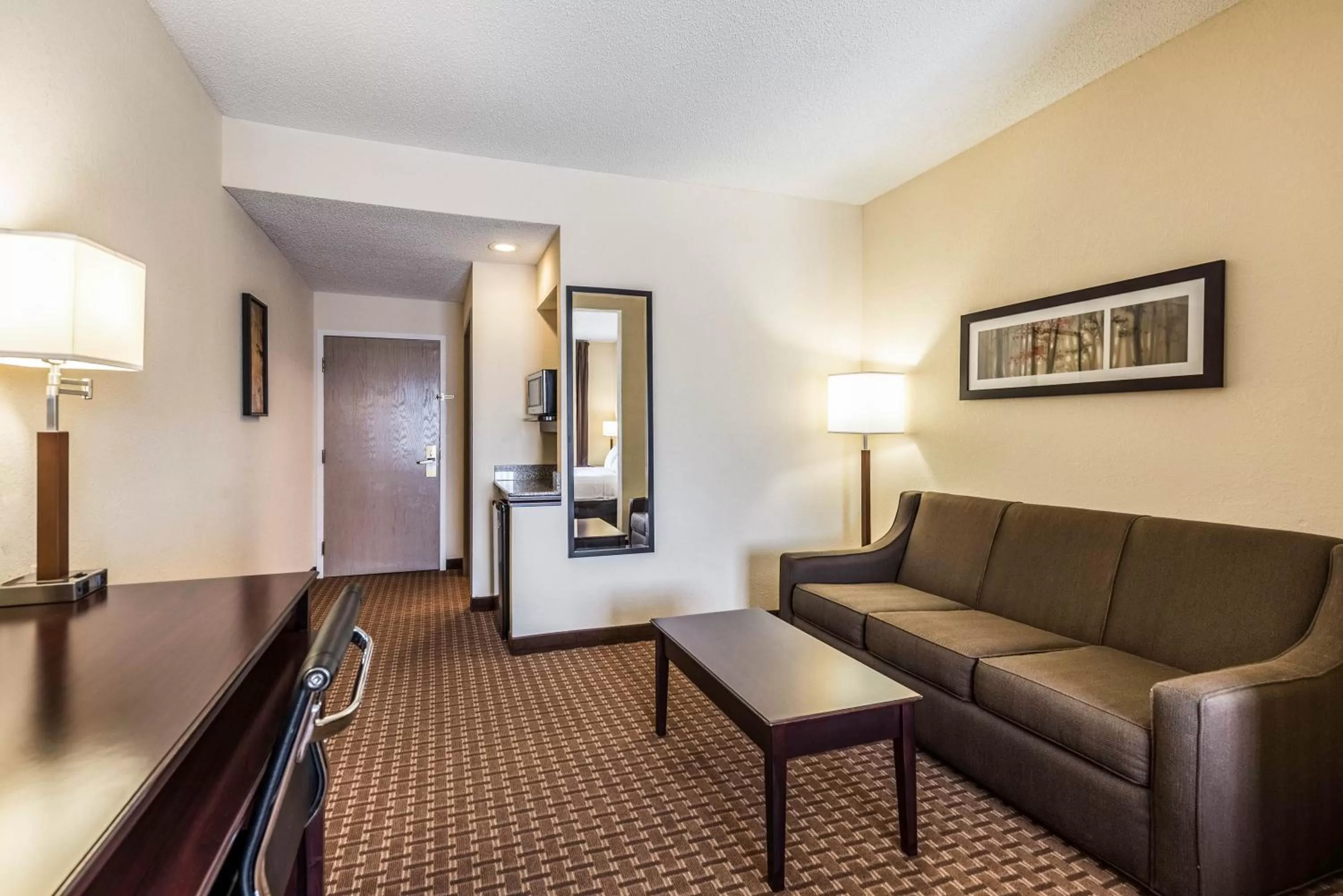 Queen Suite - Non-Smoking in Comfort Suites