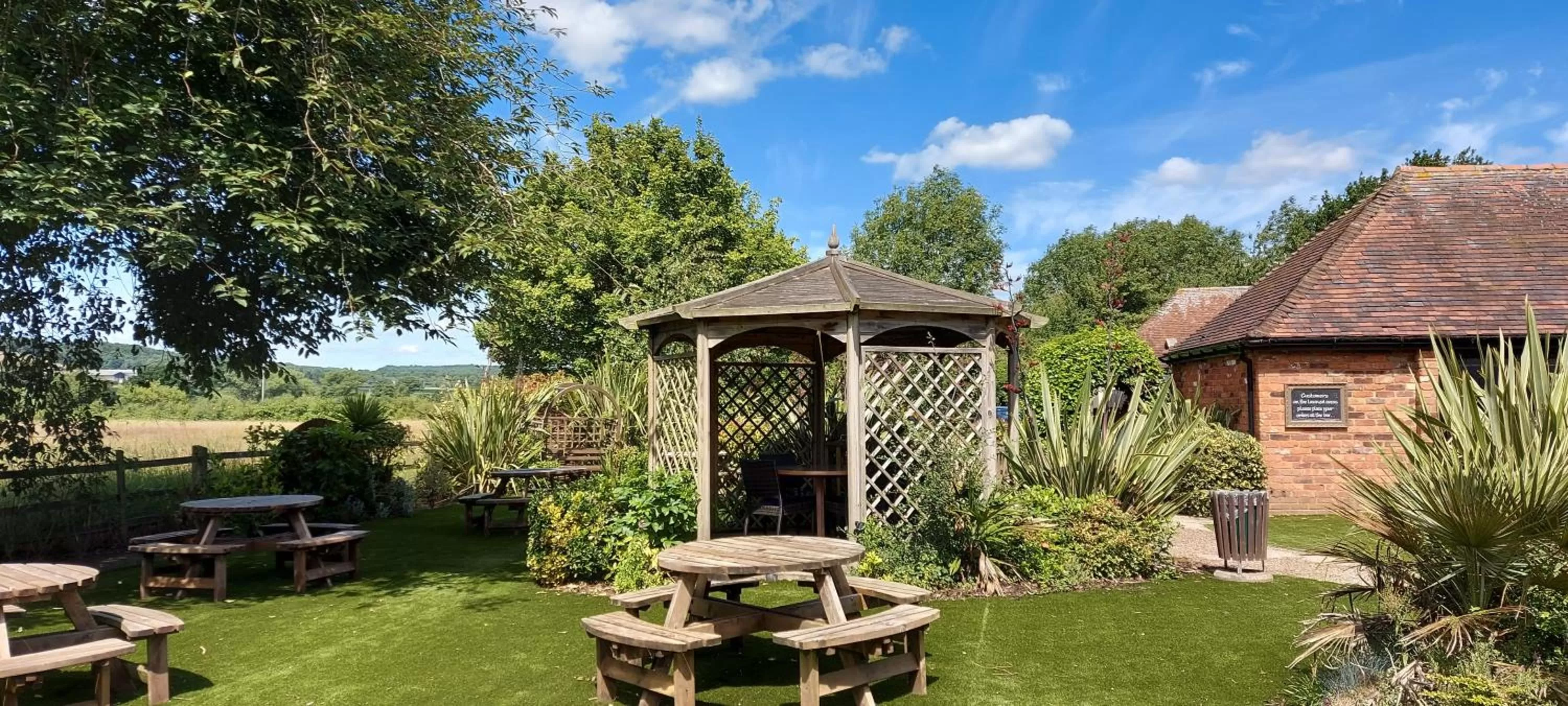 Garden in Meadow Farm Redditch by Marstons Inns