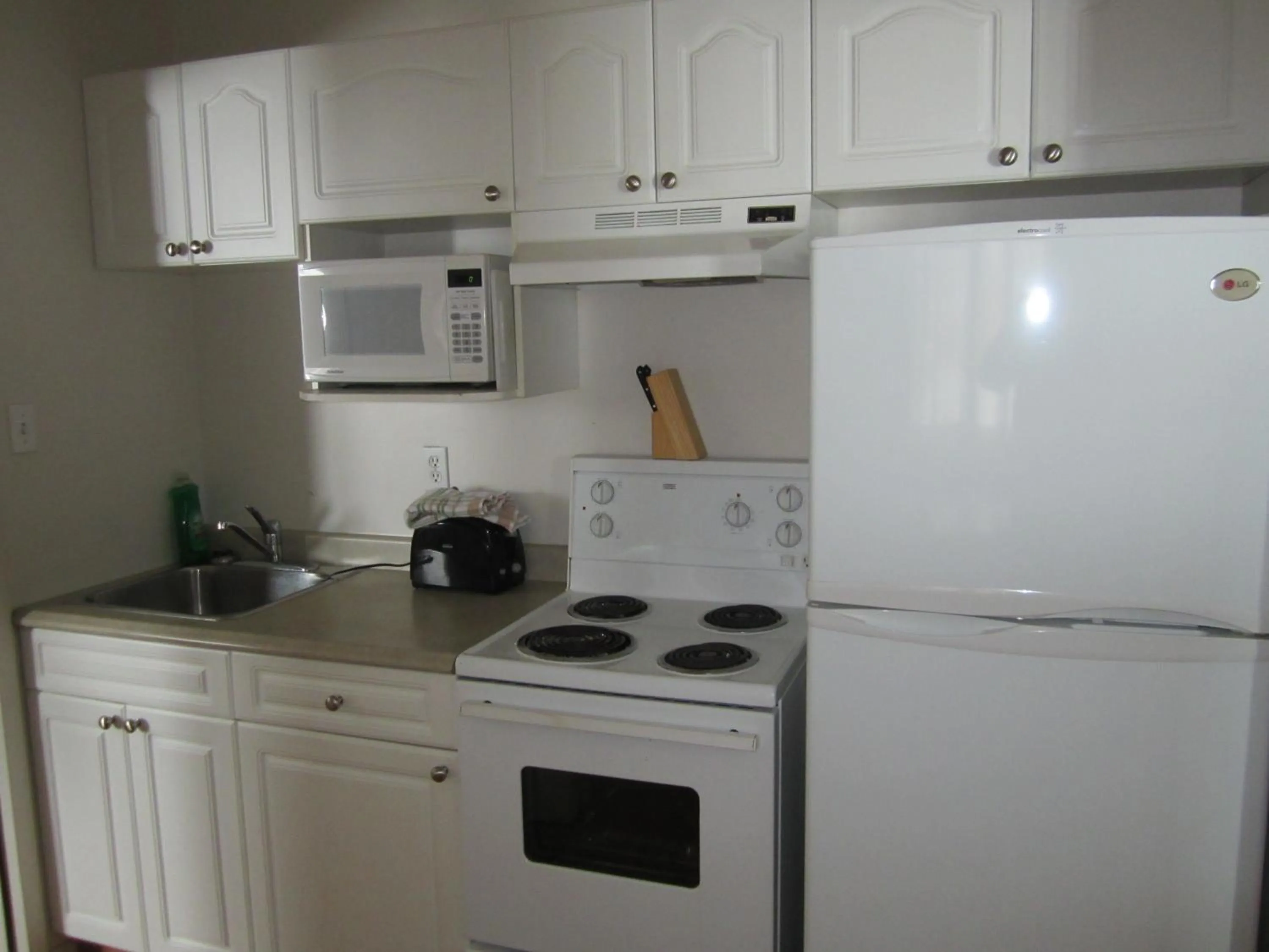 Kitchen or kitchenette in Kacee's Northern Suites