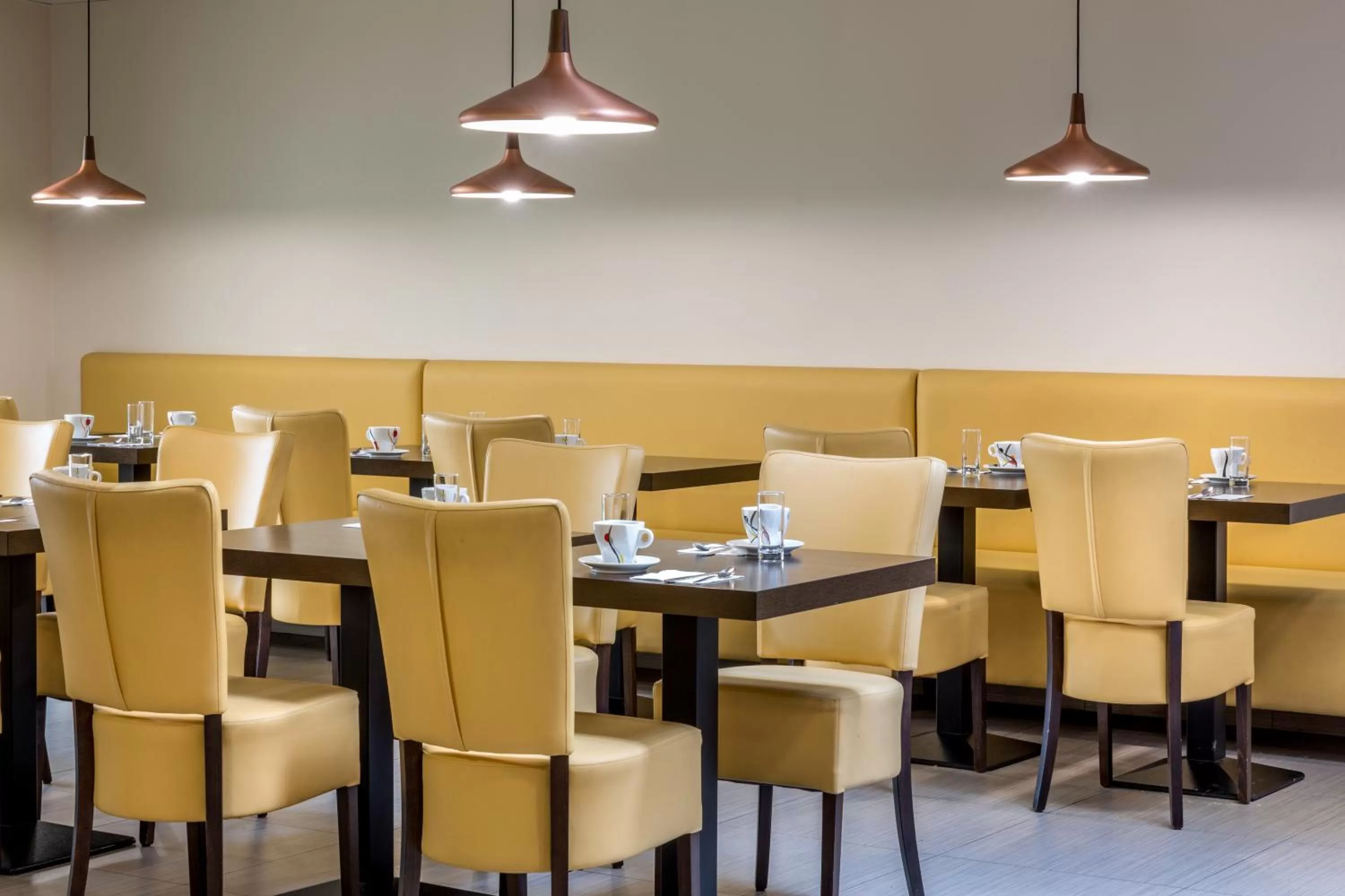 Restaurant/places to eat in Sure Hotel by Best Western Reims Nord