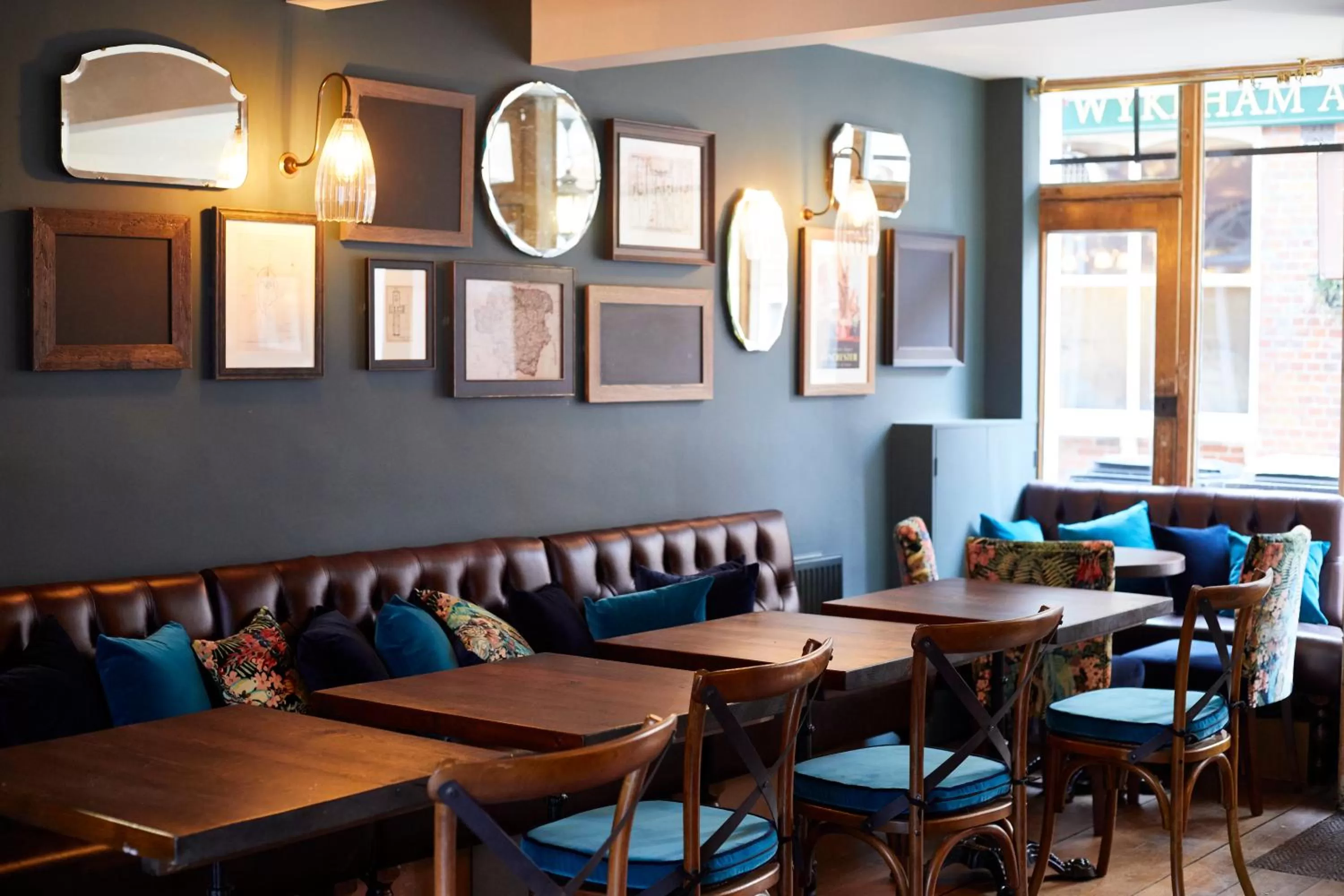 Restaurant/places to eat in Wykeham Arms