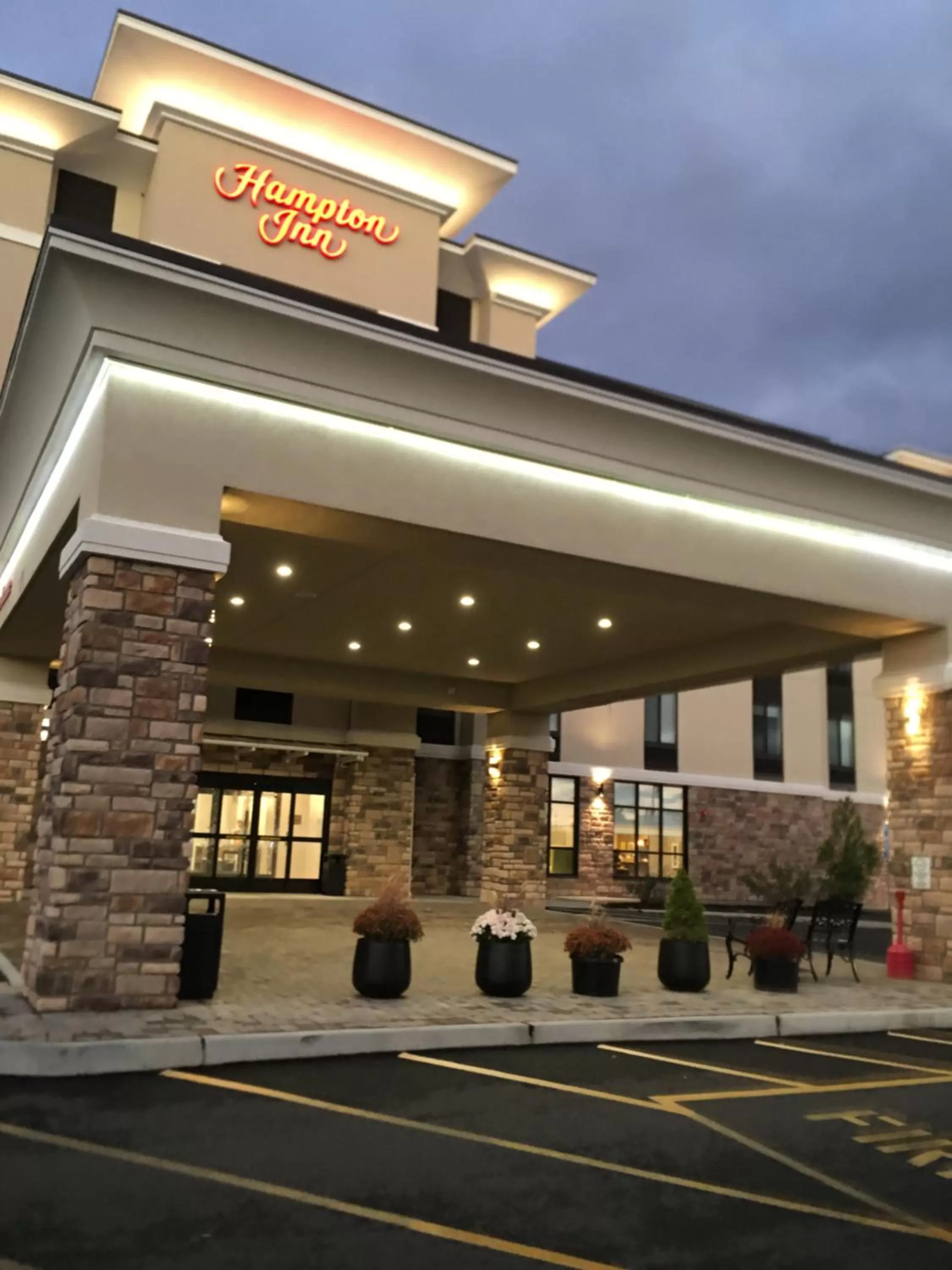 Property building in Hampton Inn Old Bridge NJ